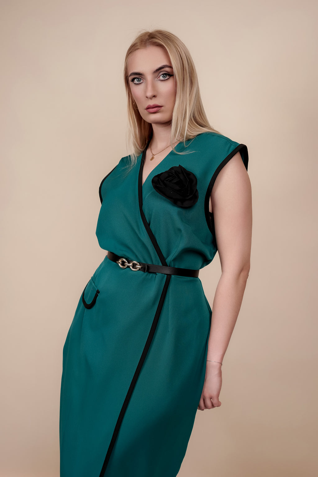 Eleganta haljina sa preklopom