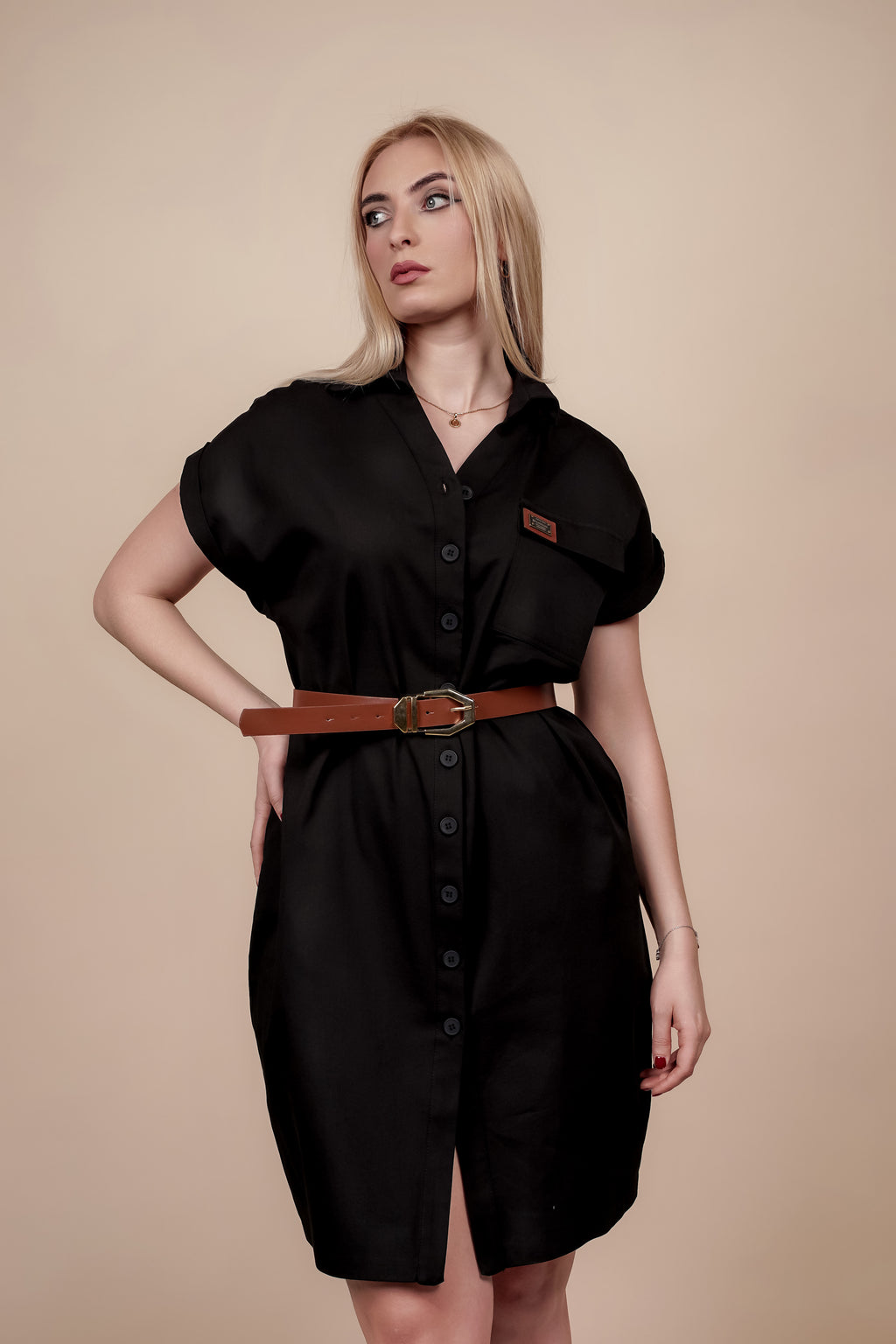 Crna haljina za svaki dan sa udjelom viskoze