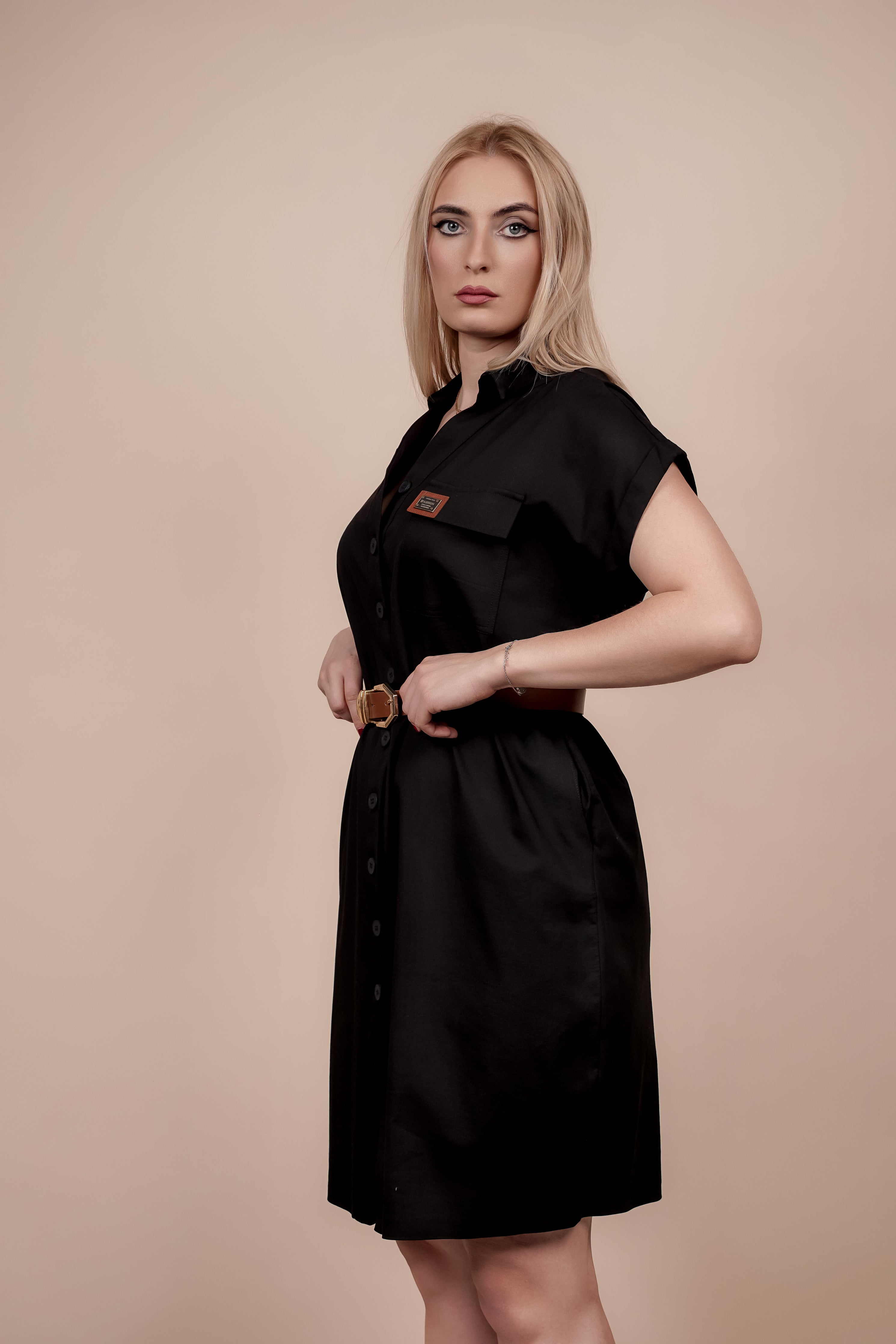 Crna haljina za svaki dan sa udjelom viskoze