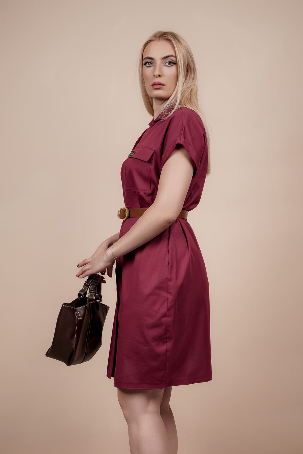 Haljina burgundy nijanse za svaki dan sa udjelom viskoze