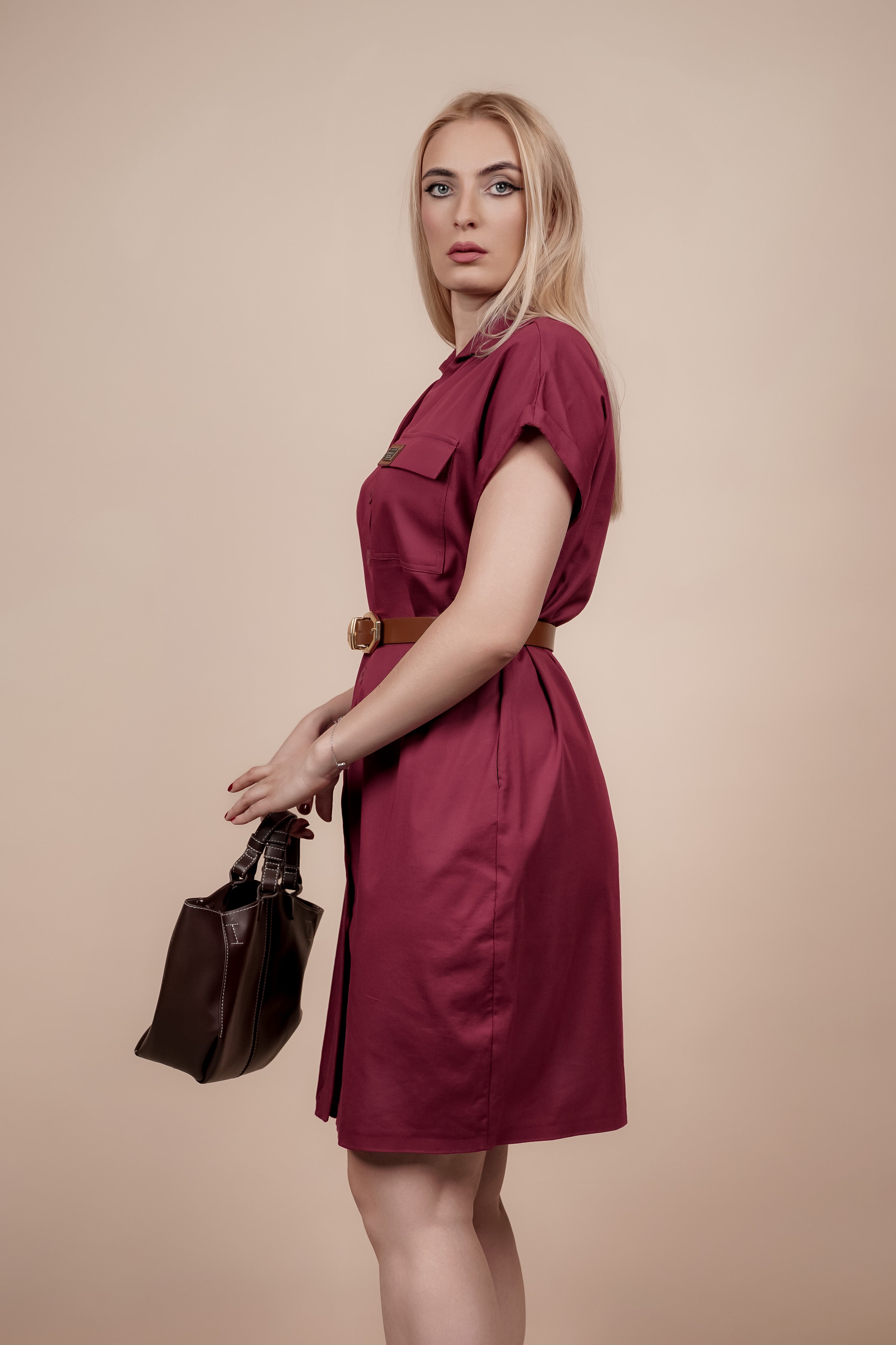 Haljina burgundy nijanse za svaki dan sa udjelom viskoze