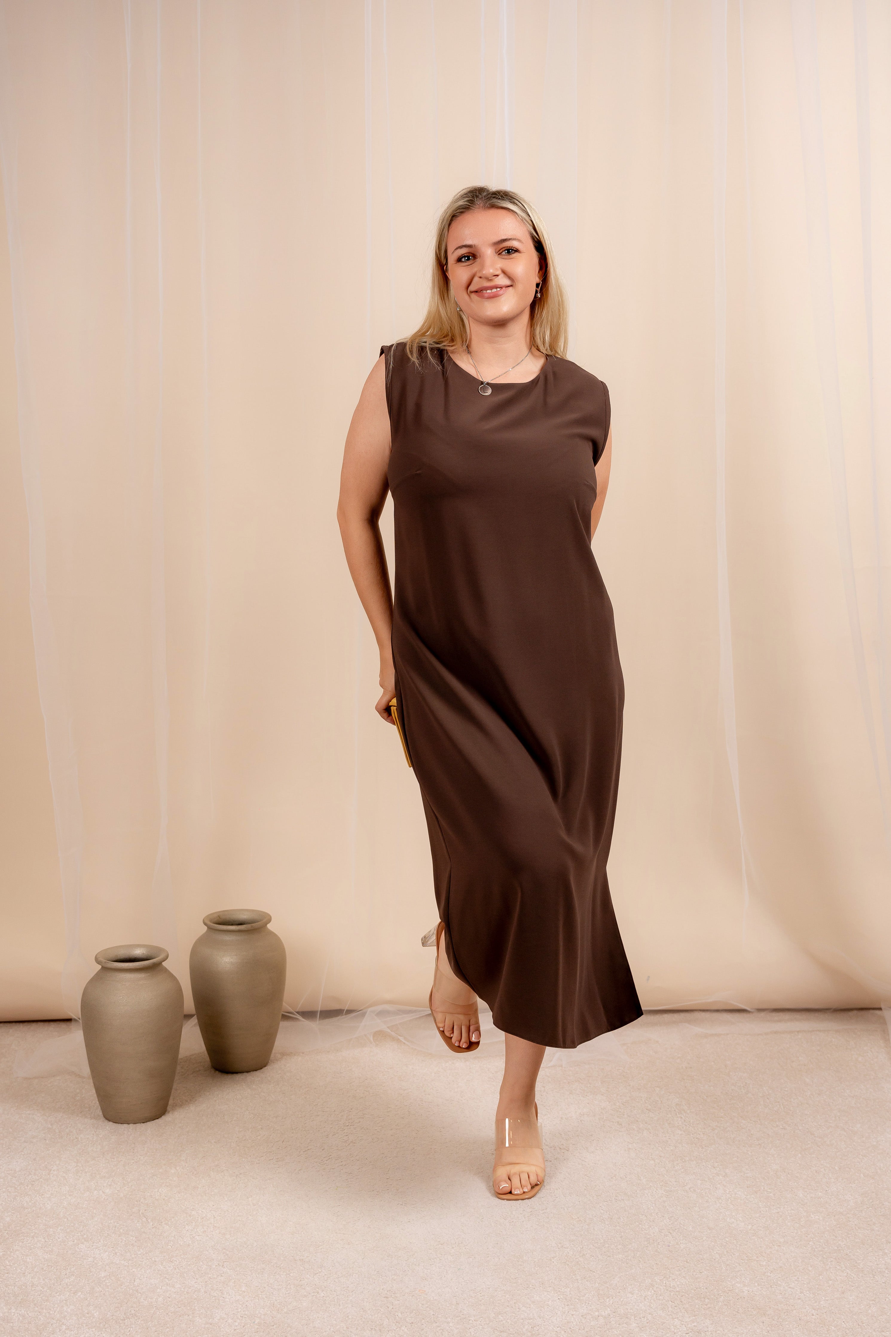 Anelia – smeđa elegantna midi haljina