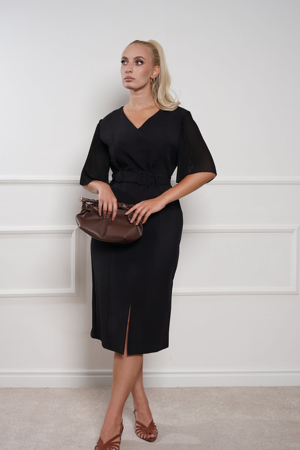 Elegantna midi haljina sa plisiranim rukavima