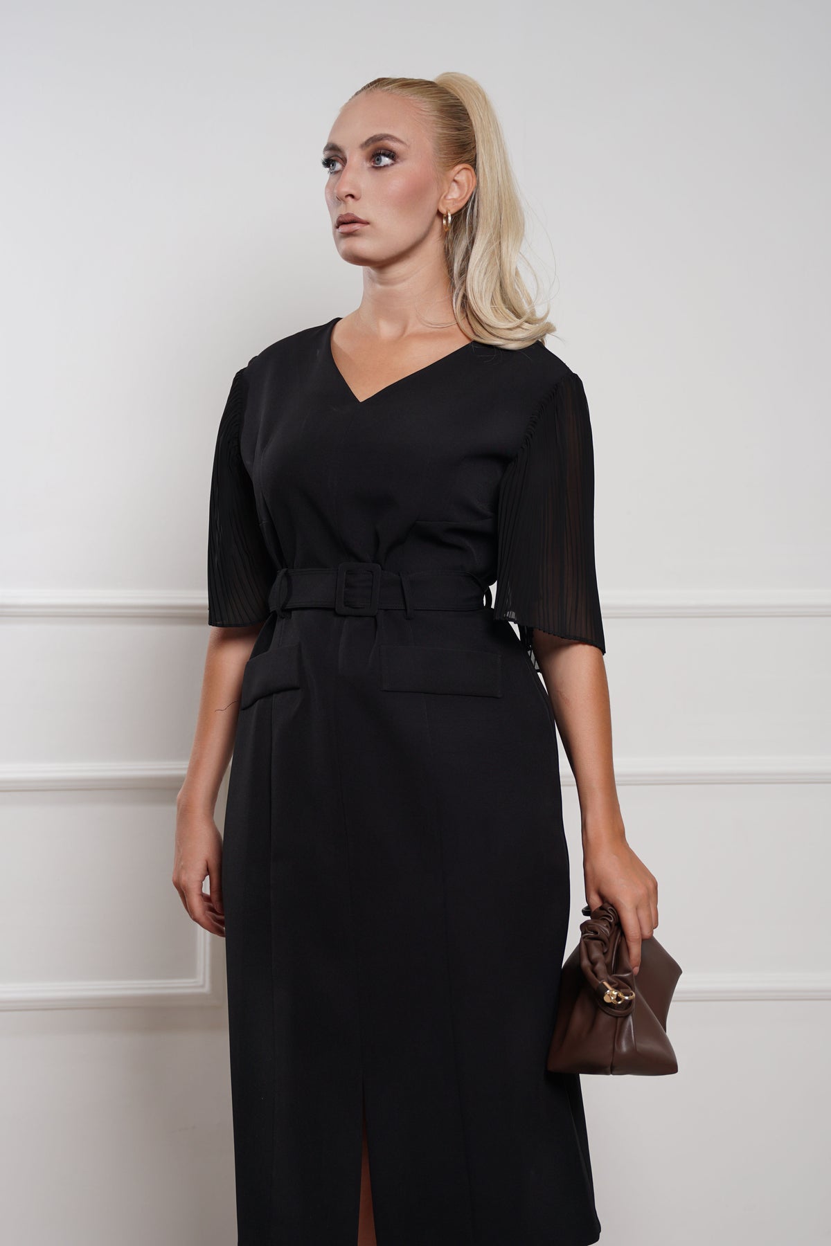 Elegantna midi haljina sa plisiranim rukavima