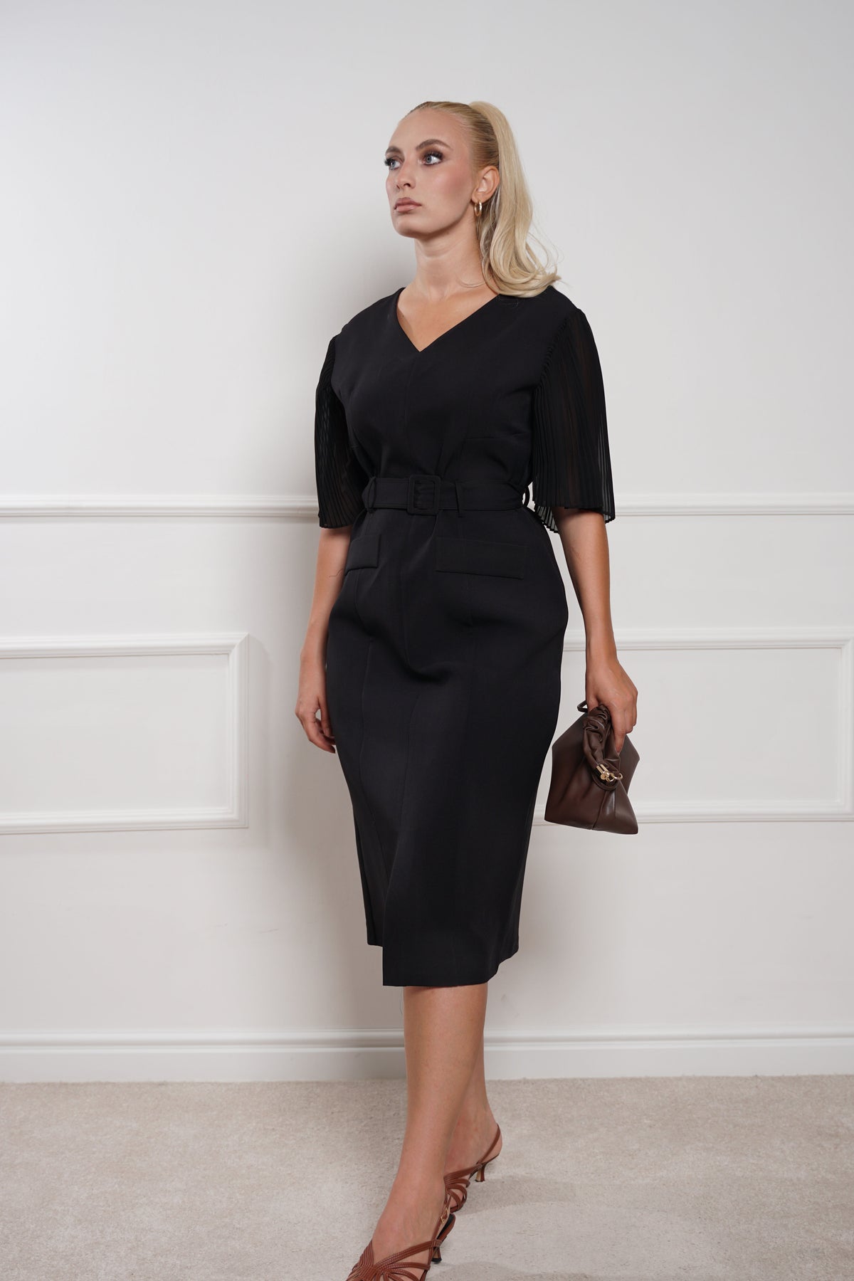 Elegantna midi haljina sa plisiranim rukavima