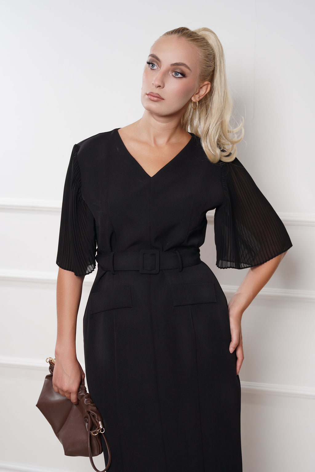 Elegantna midi haljina sa plisiranim rukavima