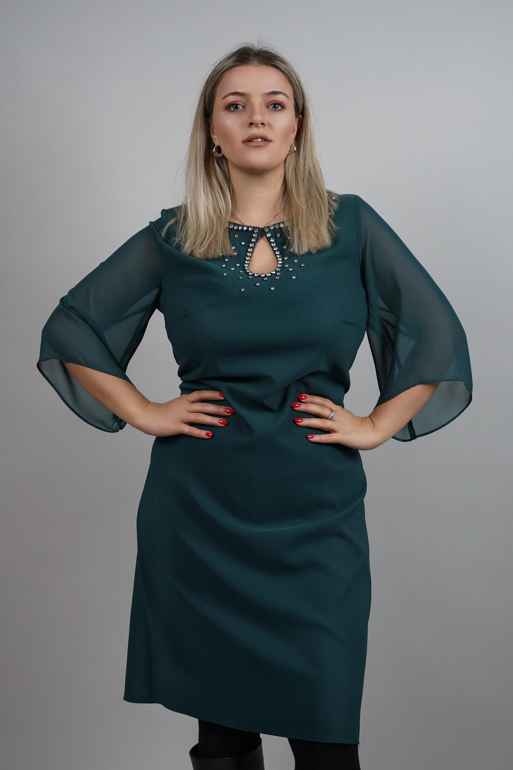 Aurora haljina – smaragdna elegancija s diskretnim sjajem