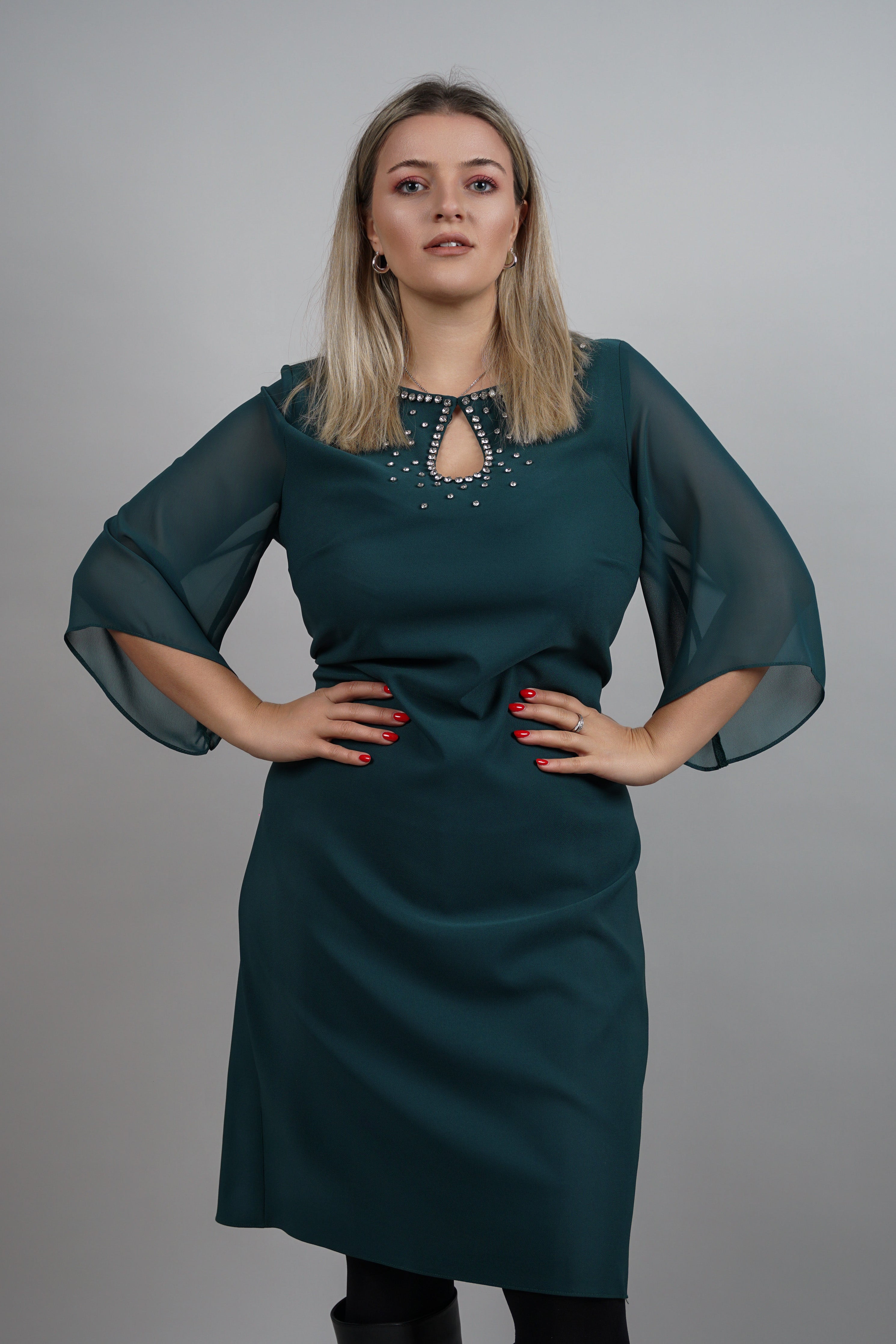 Aurora haljina – smaragdna elegancija s diskretnim sjajem