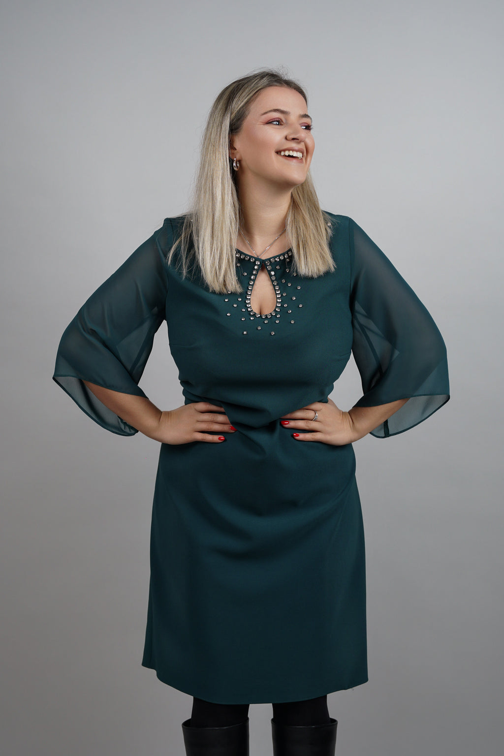 Aurora haljina – smaragdna elegancija s diskretnim sjajem