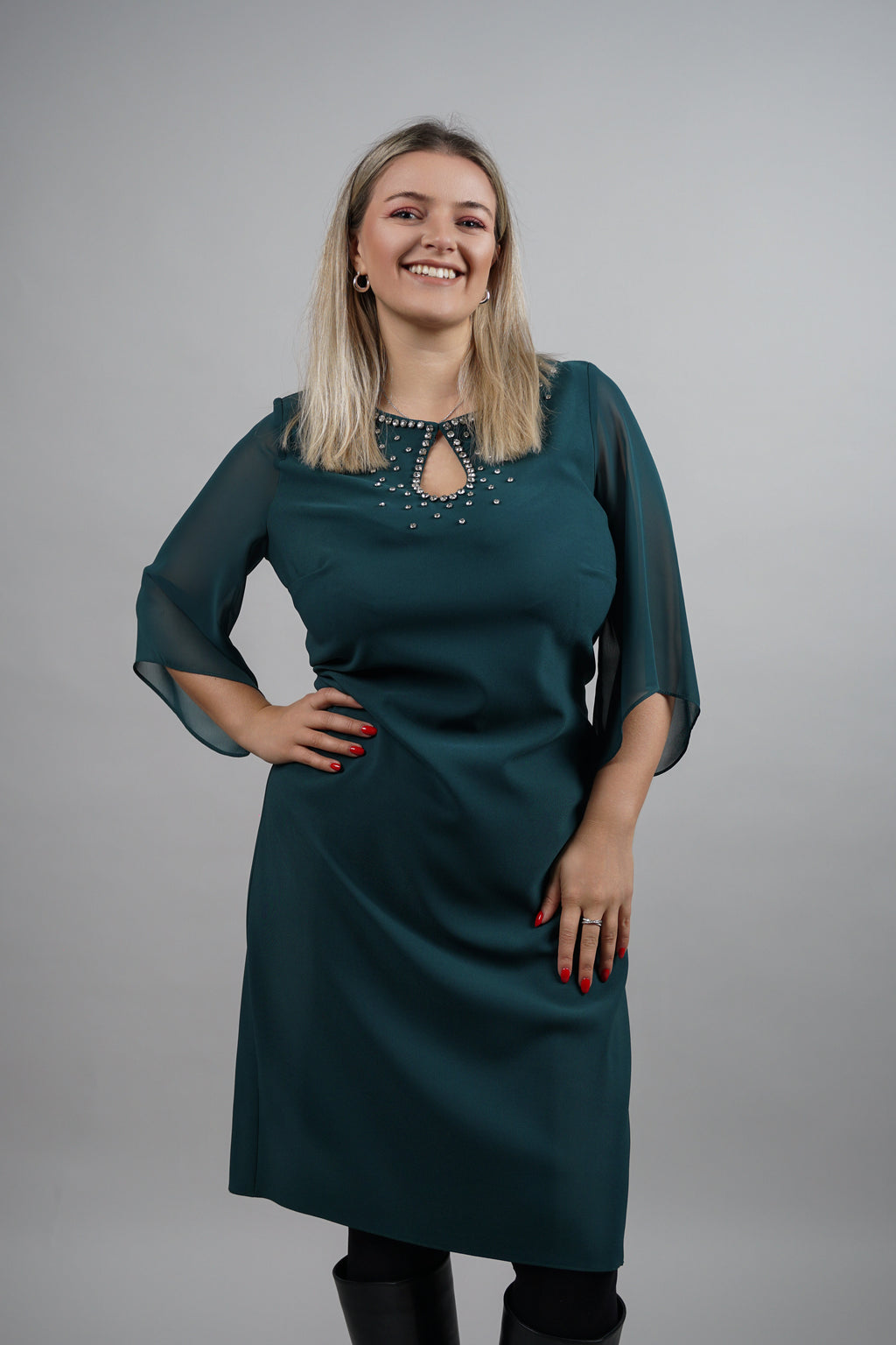 Aurora haljina – smaragdna elegancija s diskretnim sjajem