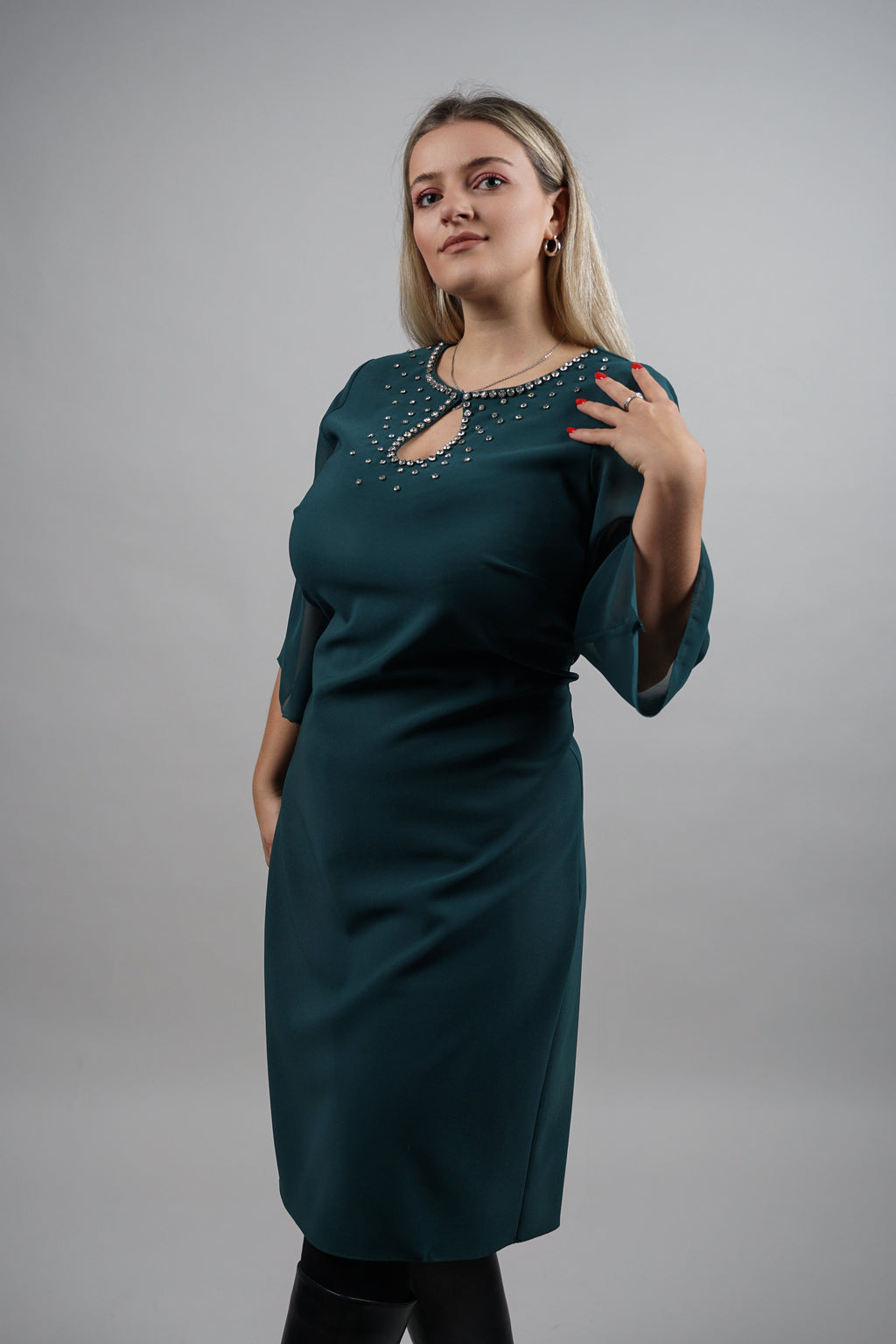 Aurora haljina – smaragdna elegancija s diskretnim sjajem