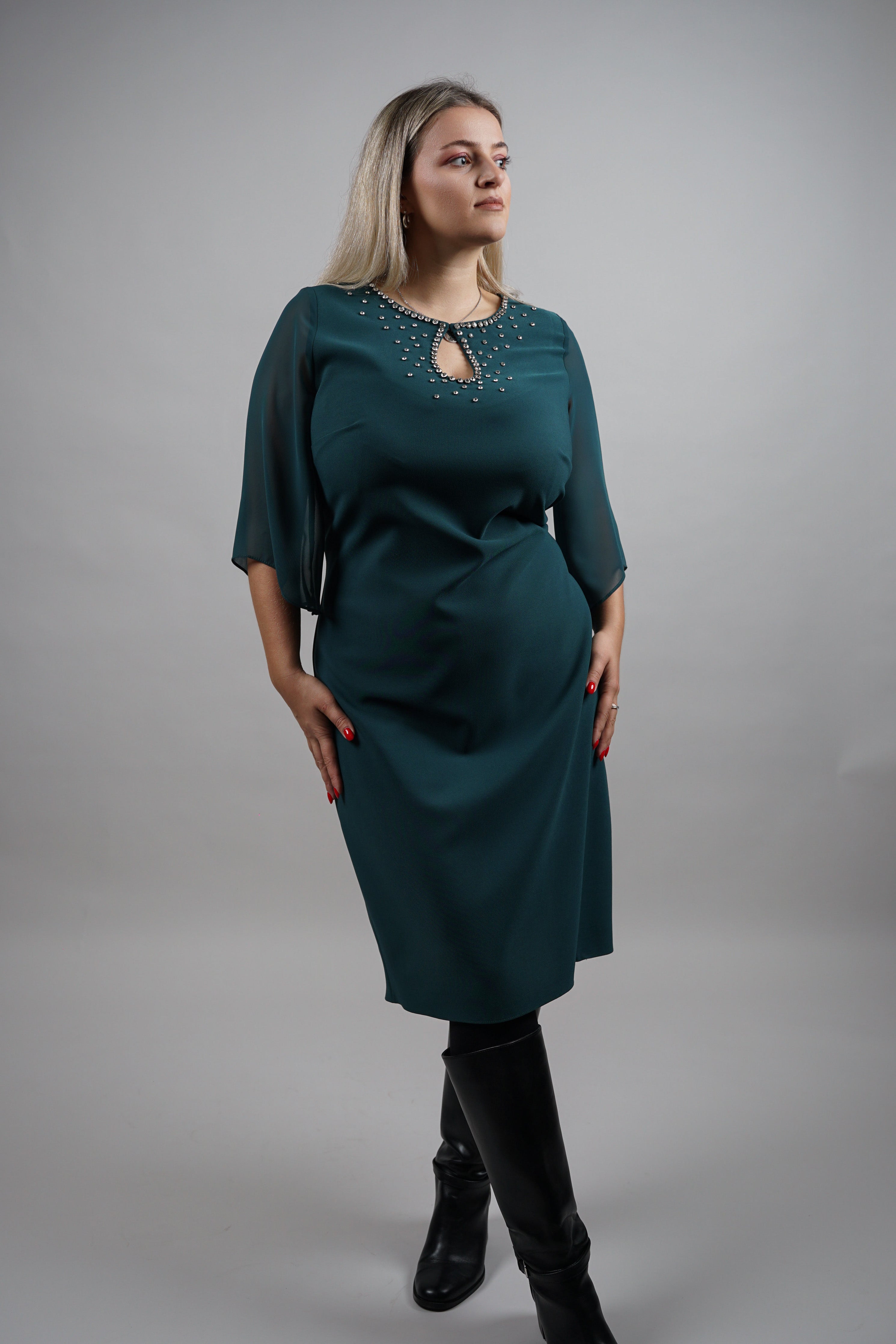 Aurora haljina – smaragdna elegancija s diskretnim sjajem