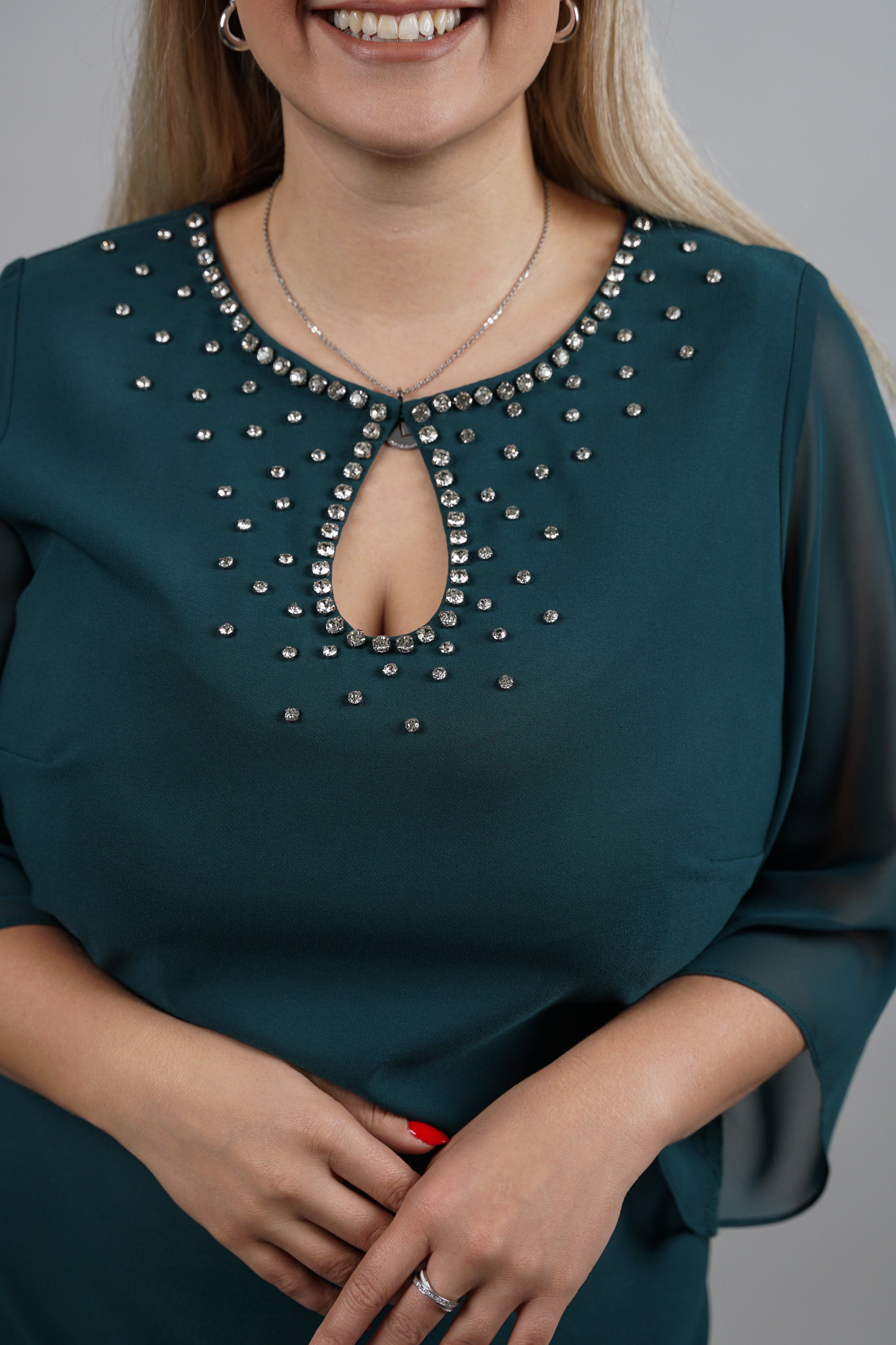 Aurora haljina – smaragdna elegancija s diskretnim sjajem