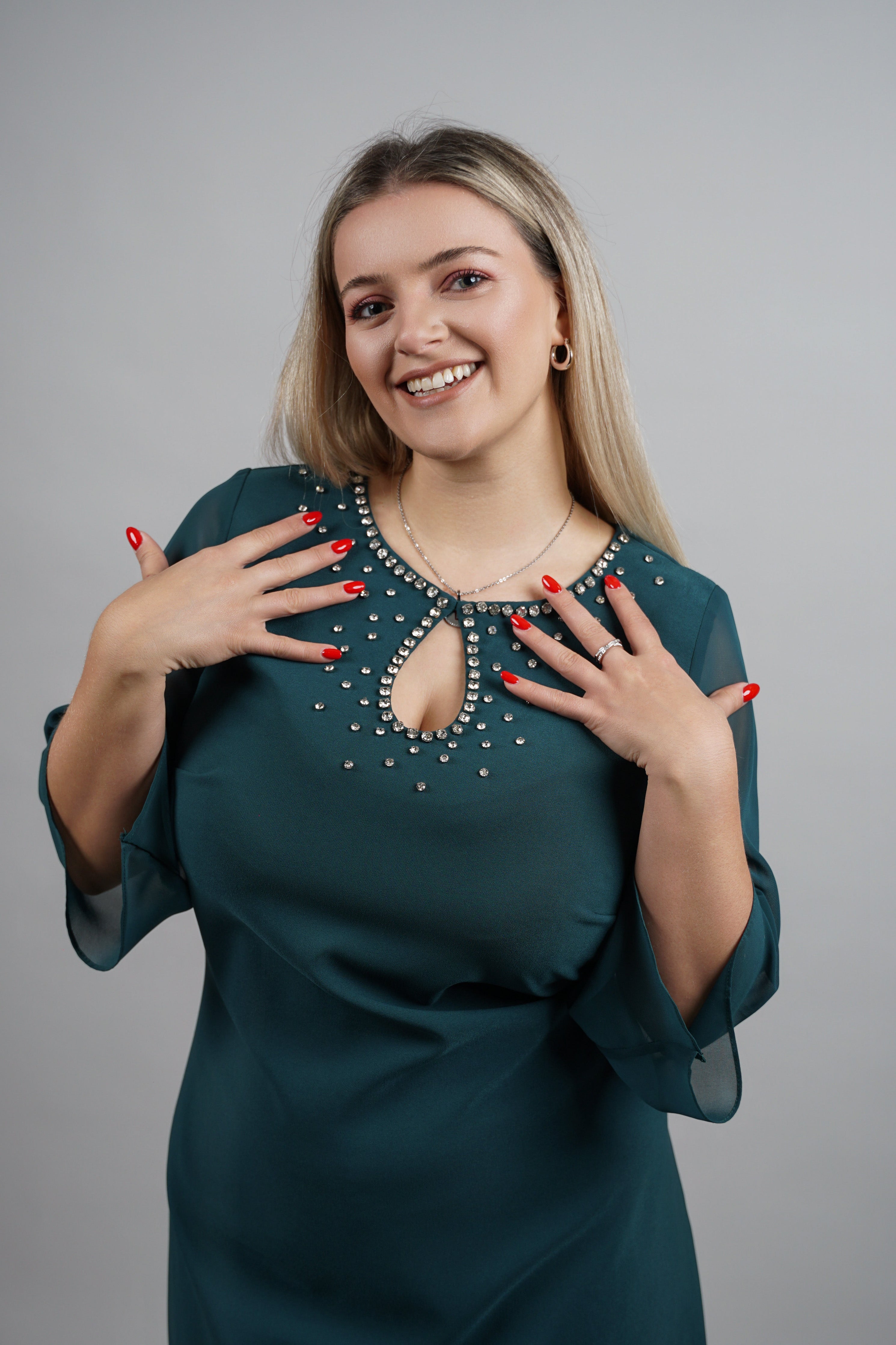 Aurora haljina – smaragdna elegancija s diskretnim sjajem