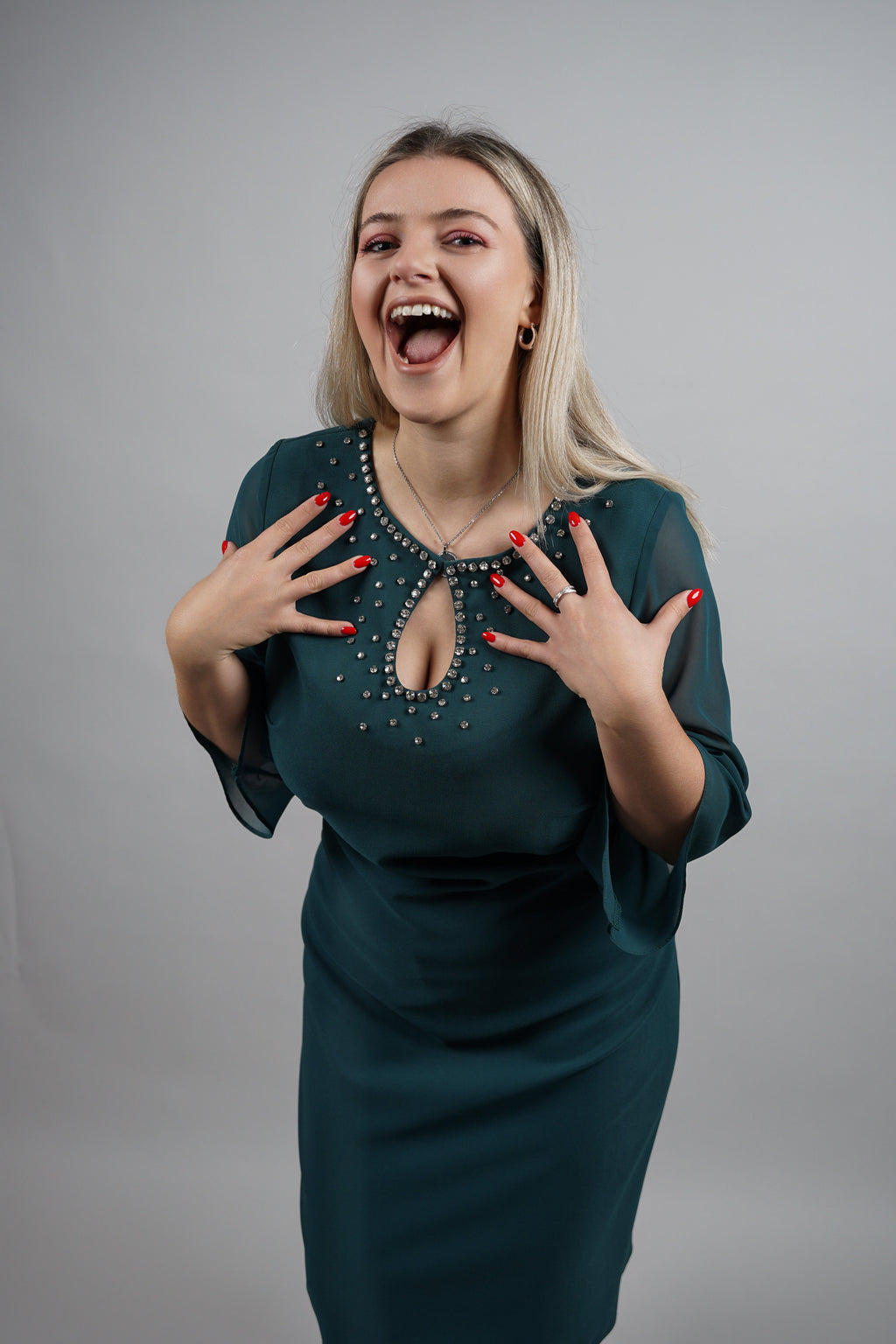 Aurora haljina – smaragdna elegancija s diskretnim sjajem