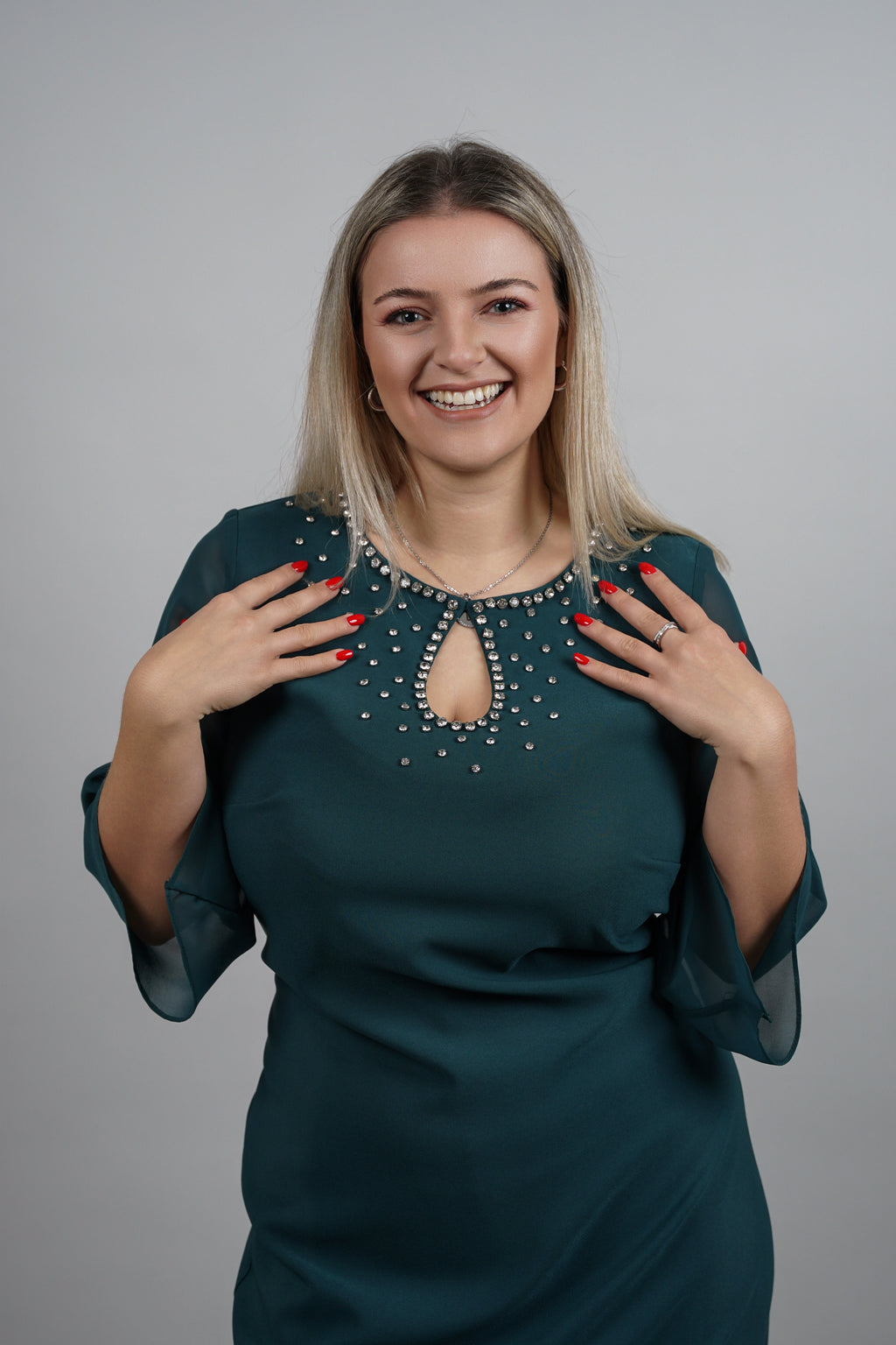 Aurora haljina – smaragdna elegancija s diskretnim sjajem