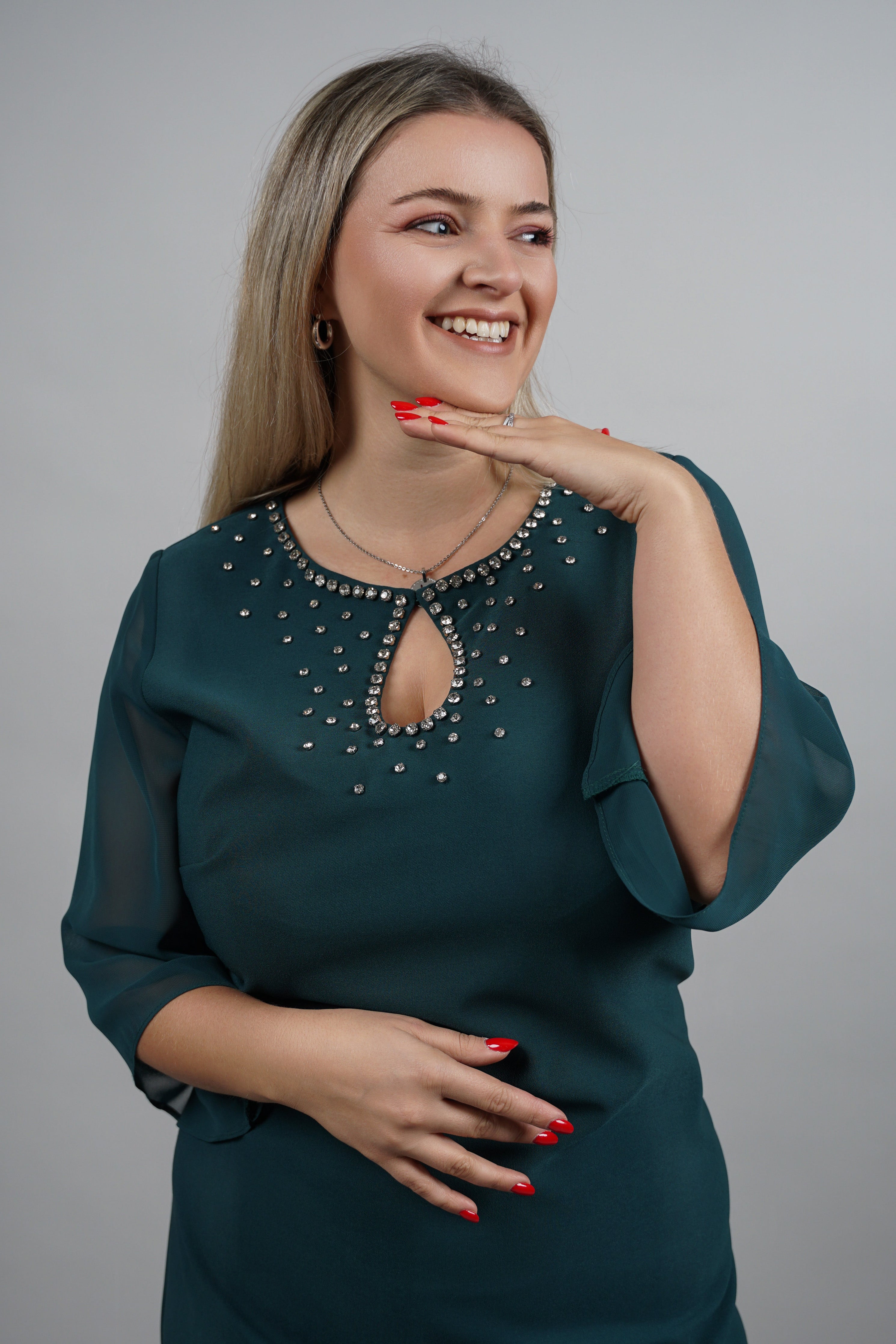 Aurora haljina – smaragdna elegancija s diskretnim sjajem