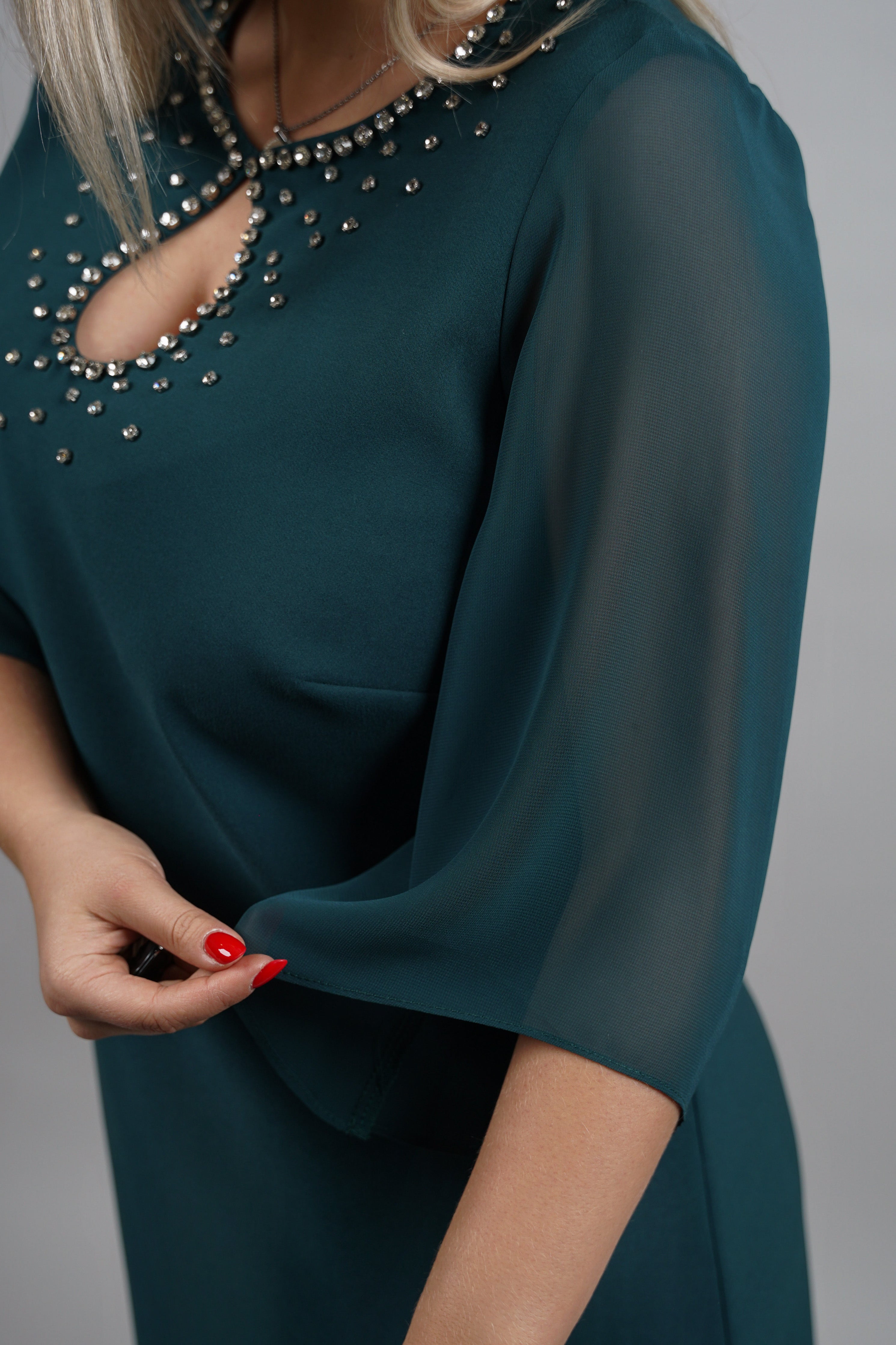 Aurora haljina – smaragdna elegancija s diskretnim sjajem