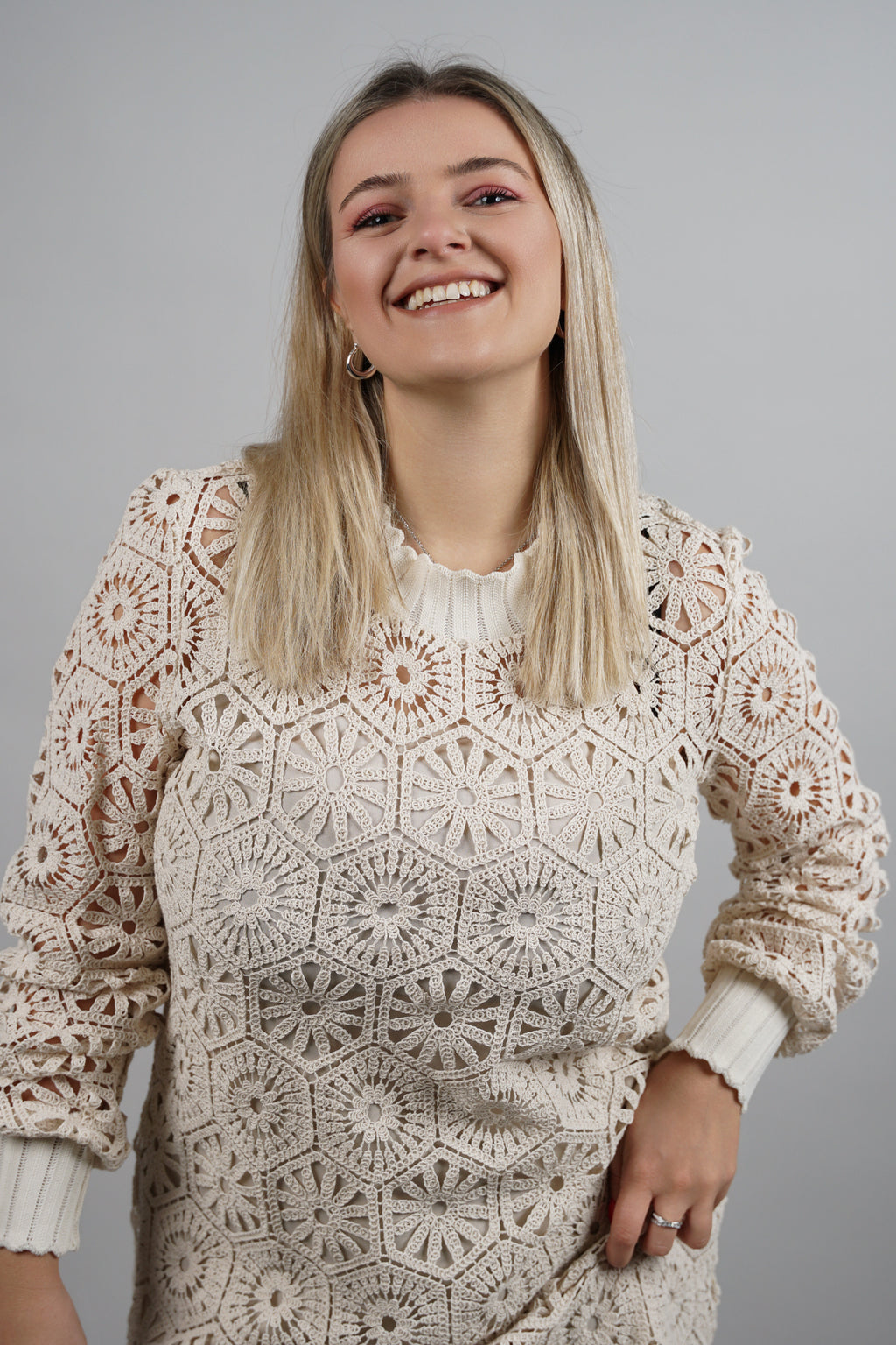 Elin - Čipkana haljina ravnog kroja – bež