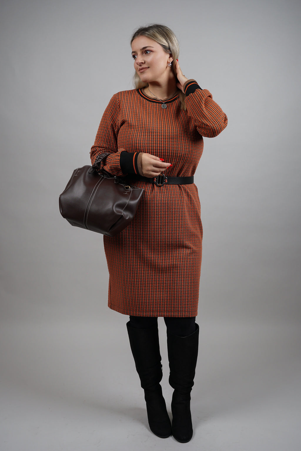 Ela - sportsko-elegantna haljina od viskoze s narandžastim tonovima