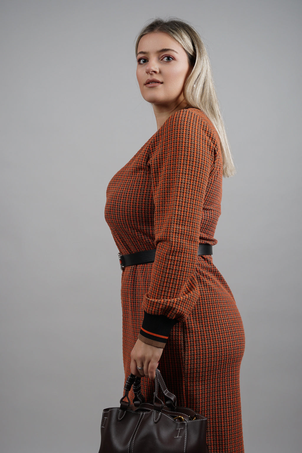 Ela - sportsko-elegantna haljina od viskoze s narandžastim tonovima