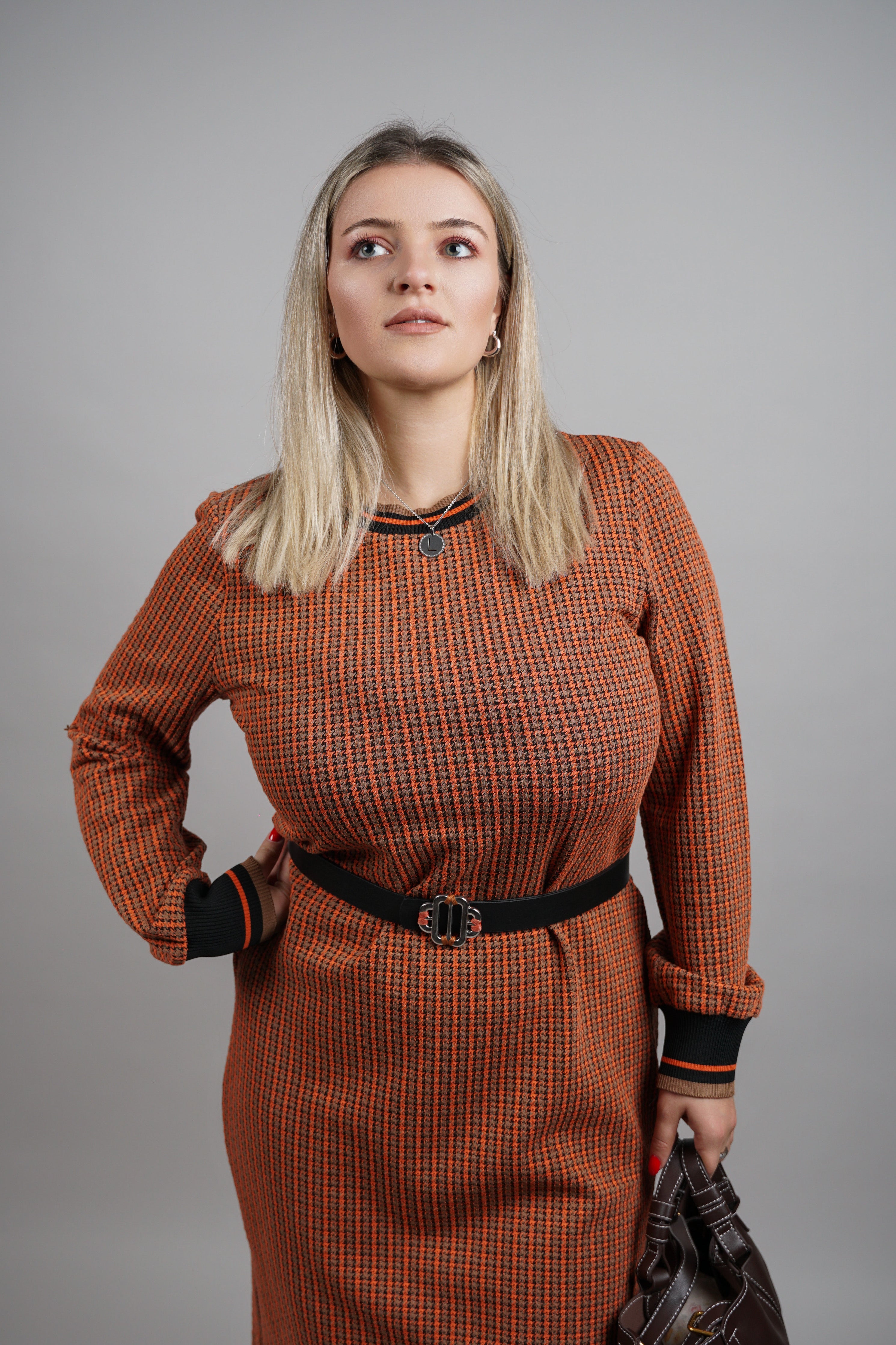 Ela - sportsko-elegantna haljina od viskoze s narandžastim tonovima