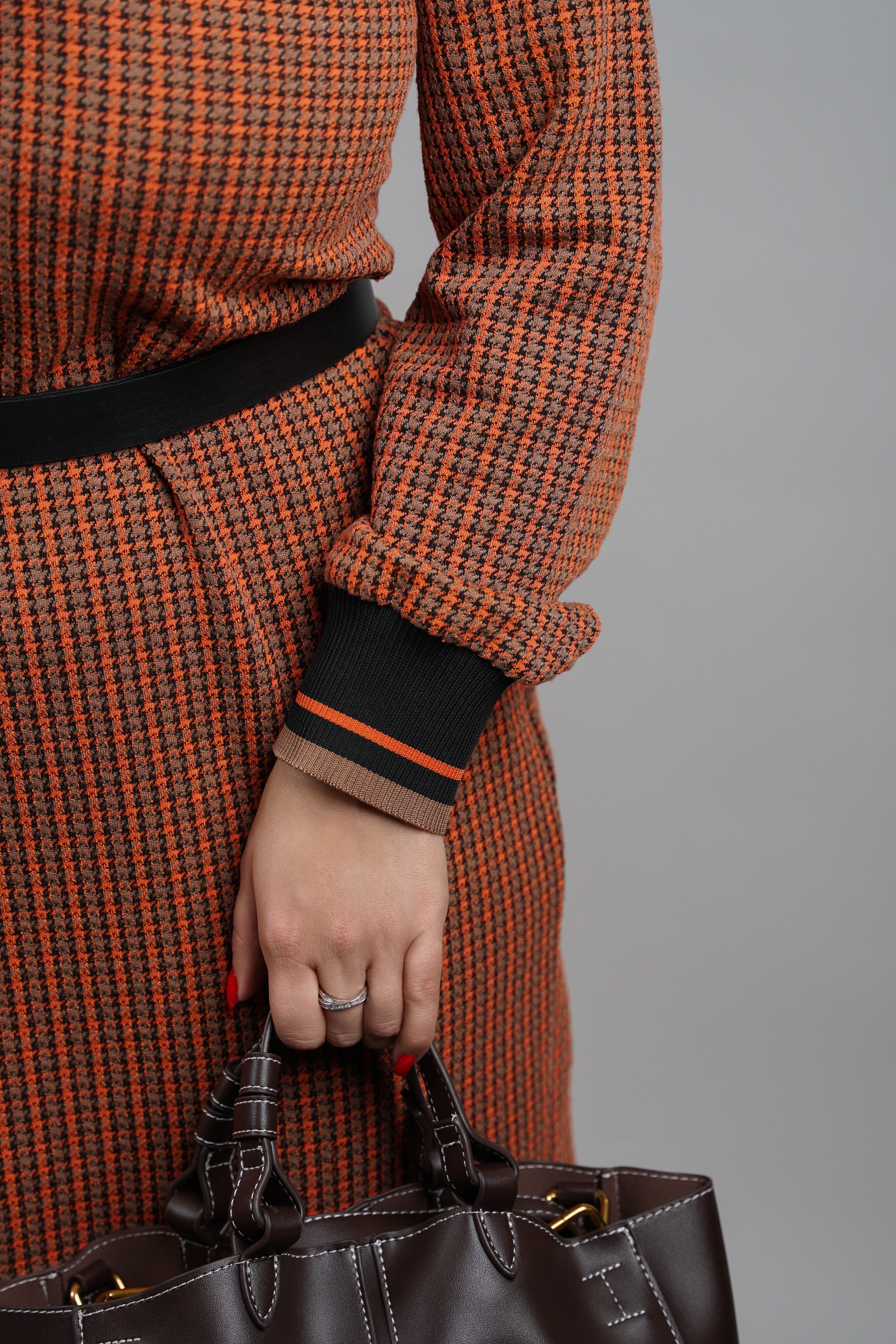 Ela - sportsko-elegantna haljina od viskoze s narandžastim tonovima