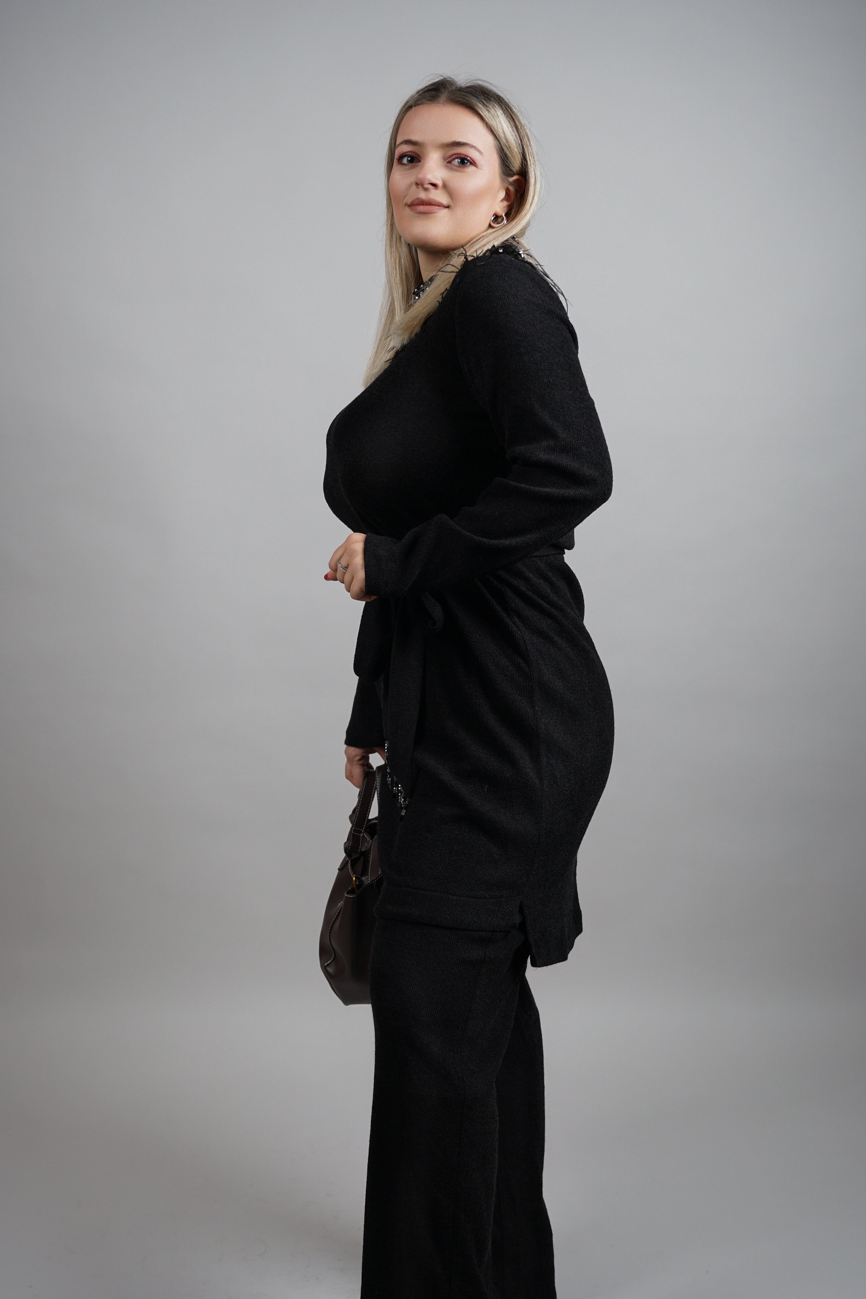 Black Comfort Chic – elegantni crni komplet