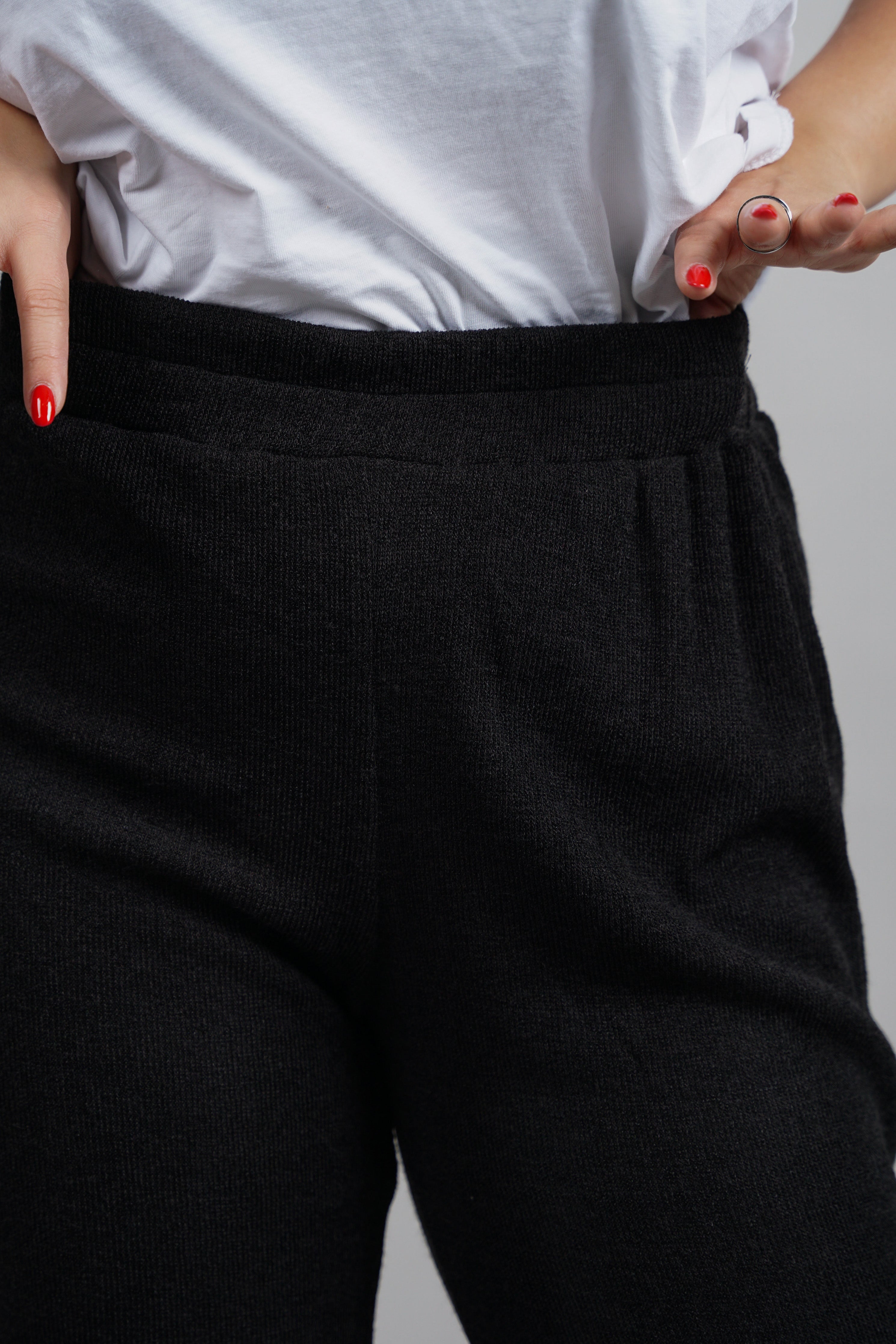 Black Comfort Chic – elegantni crni komplet