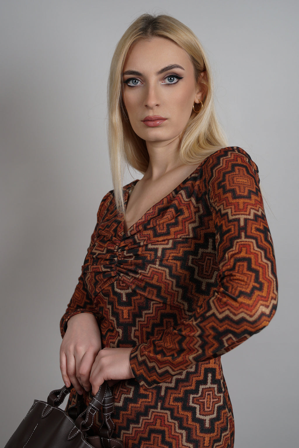 Siena haljina – geometrijski print s naglašenim strukom