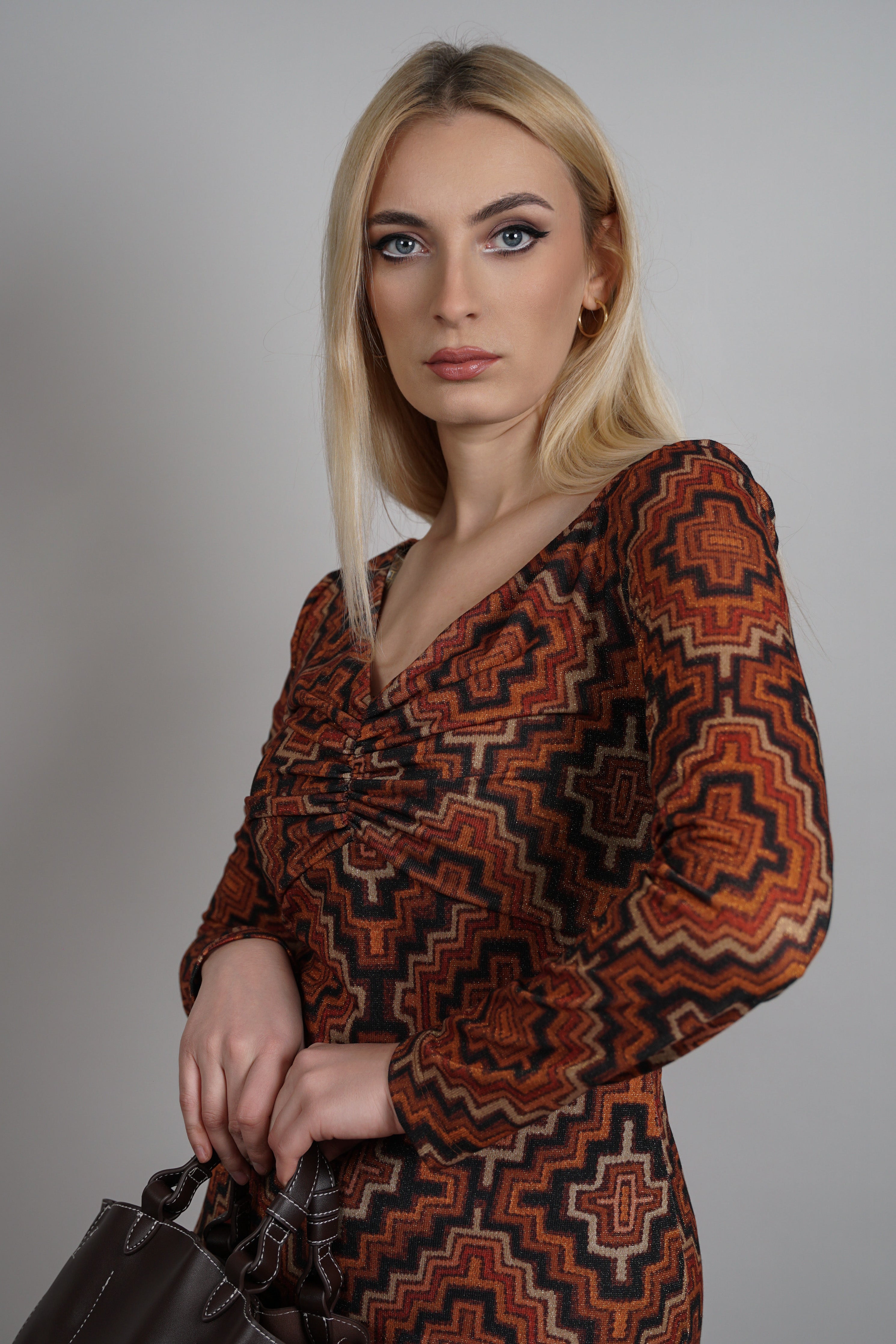 Siena haljina – geometrijski print s naglašenim strukom