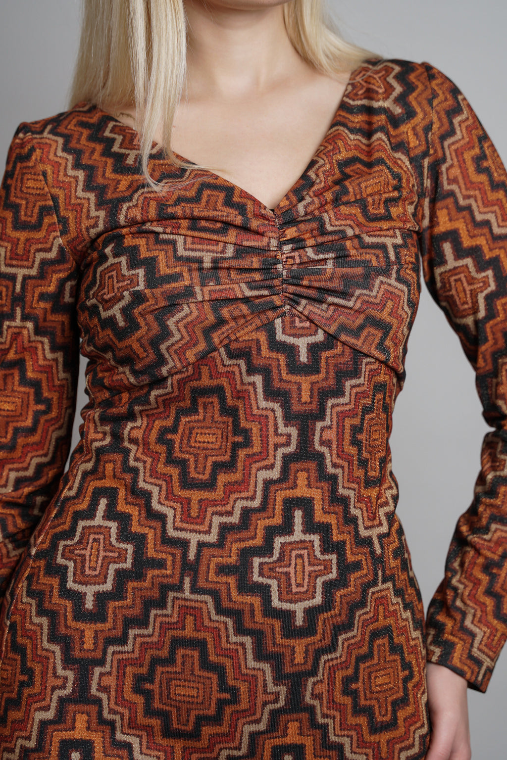 Siena haljina – geometrijski print s naglašenim strukom