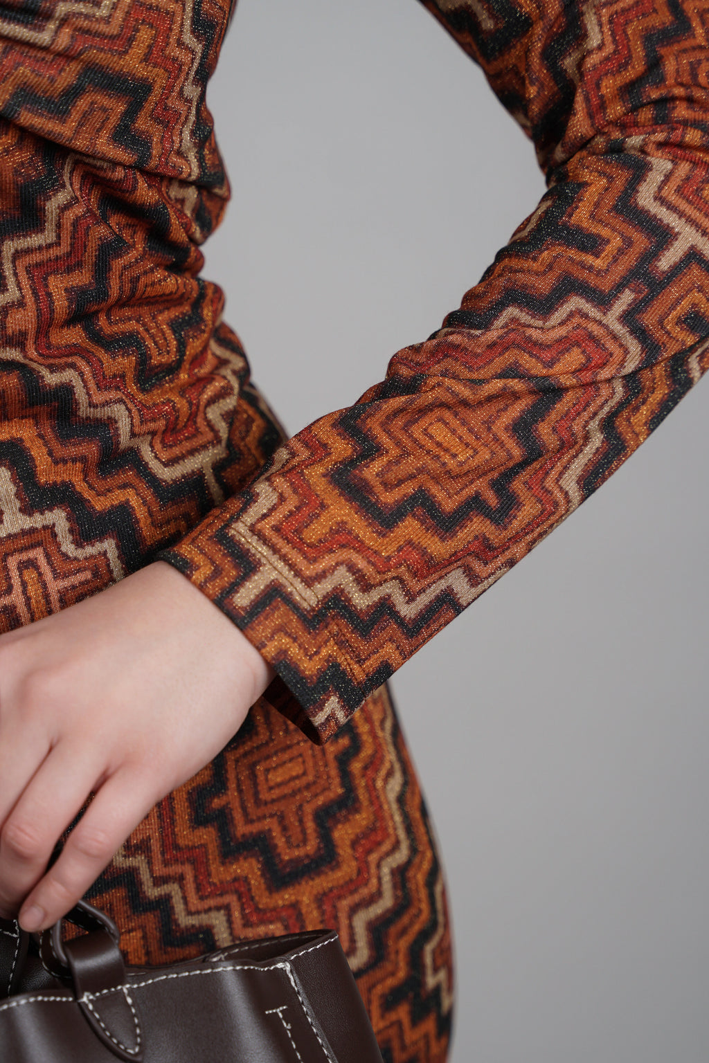 Siena haljina – geometrijski print s naglašenim strukom
