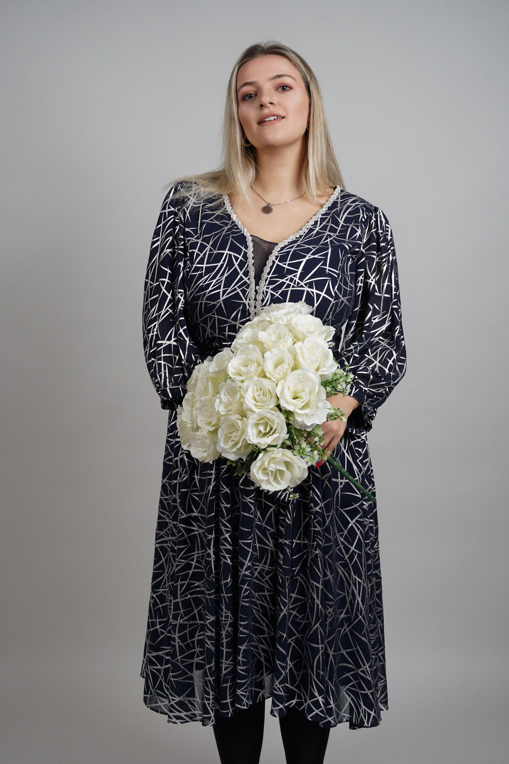 Blue Grace - sofisticirani print i ženstvena silueta