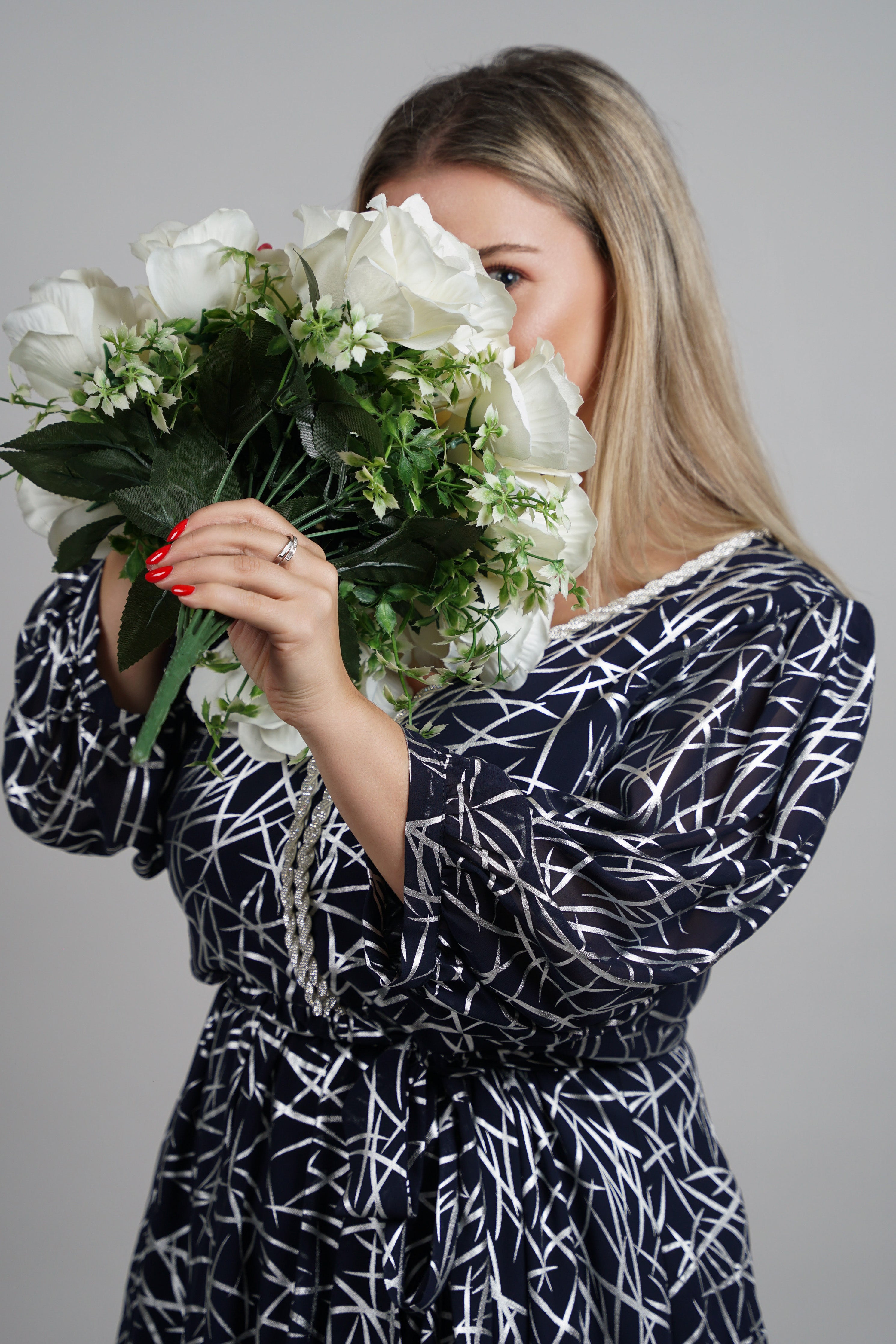 Blue Grace - sofisticirani print i ženstvena silueta