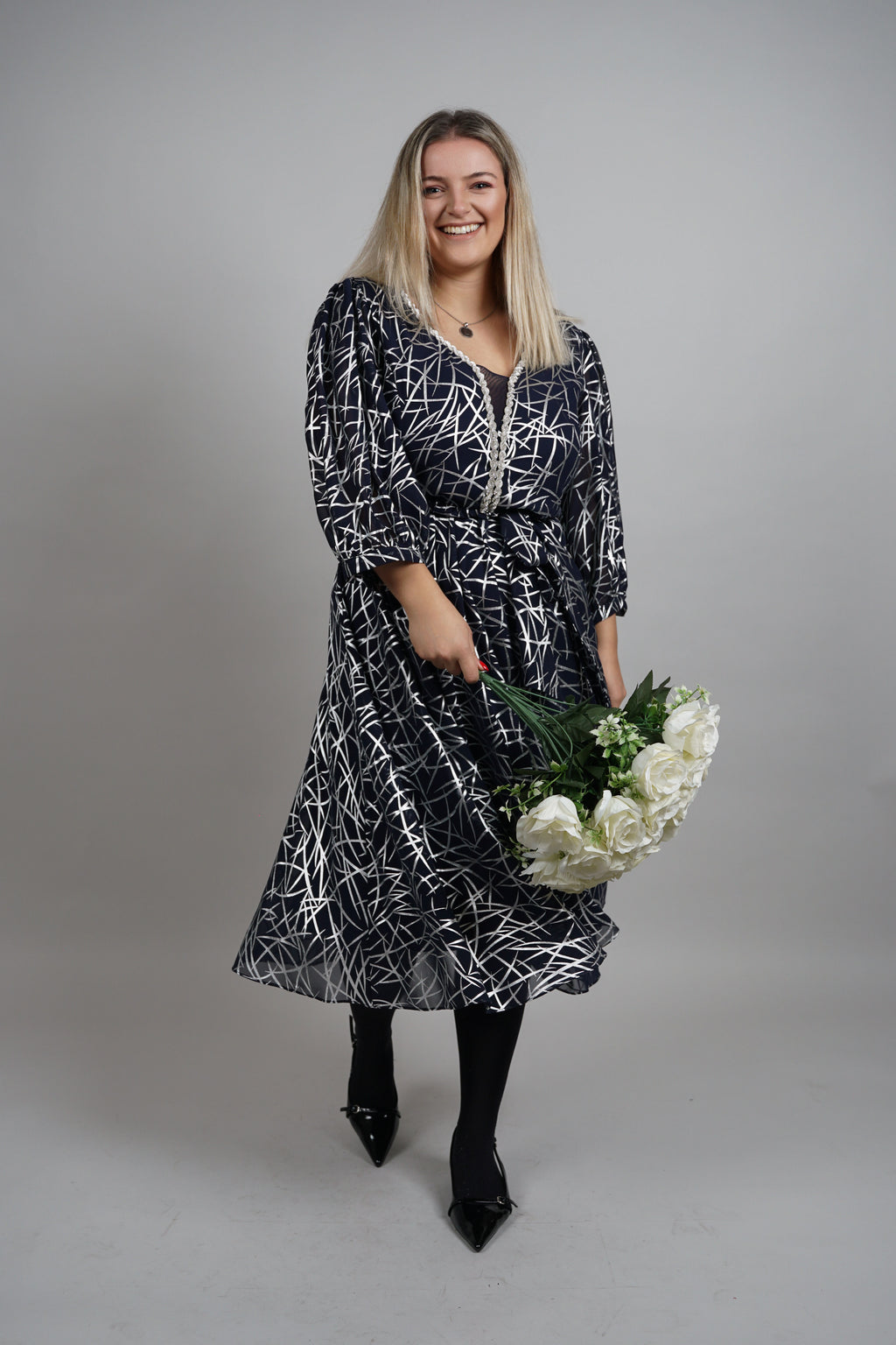 Blue Grace - sofisticirani print i ženstvena silueta