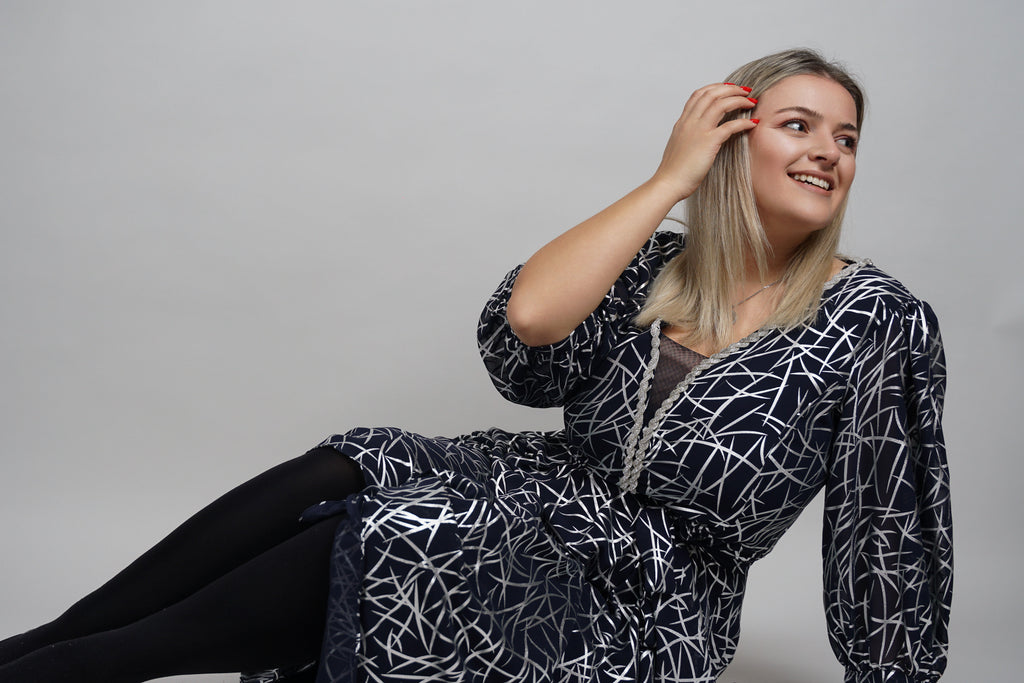 Blue Grace - sofisticirani print i ženstvena silueta