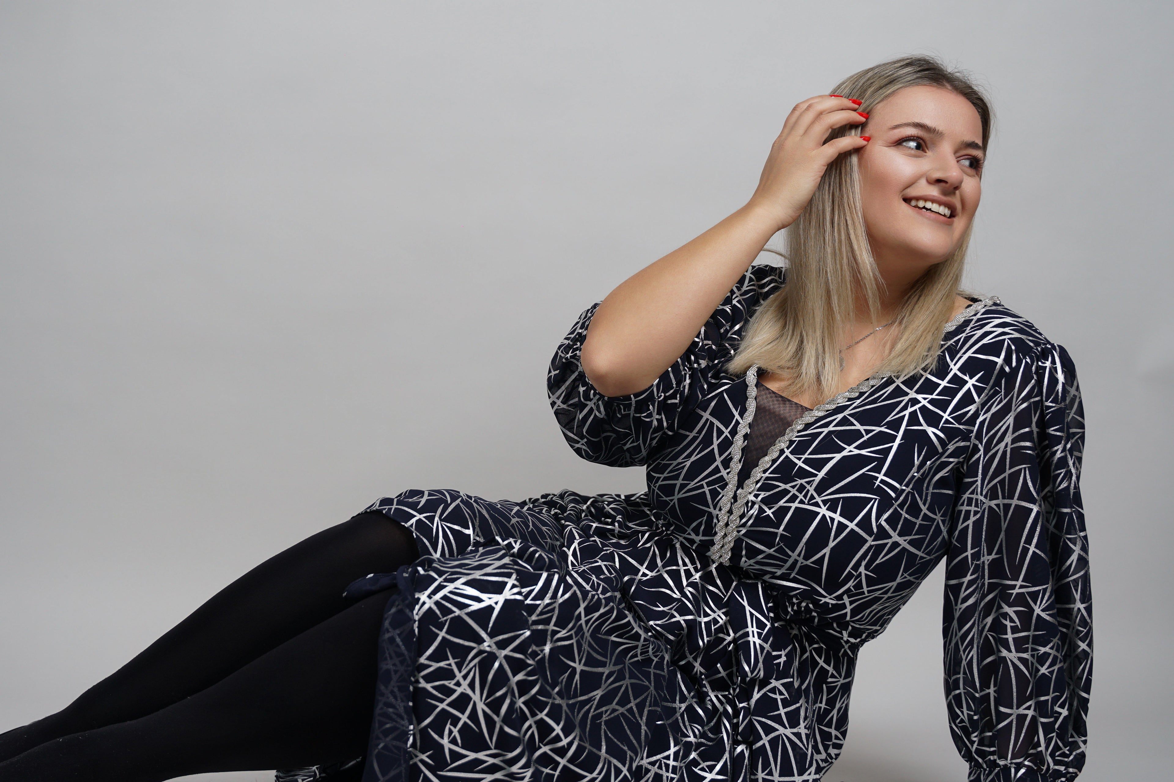 Blue Grace - sofisticirani print i ženstvena silueta