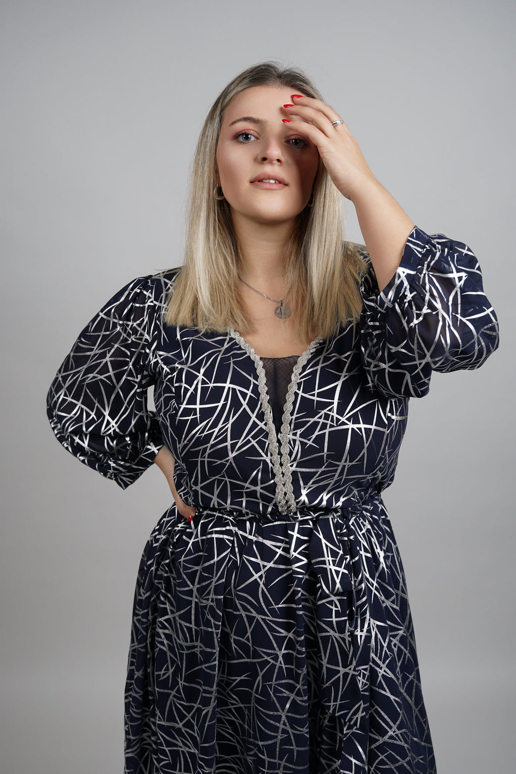 Blue Grace - sofisticirani print i ženstvena silueta