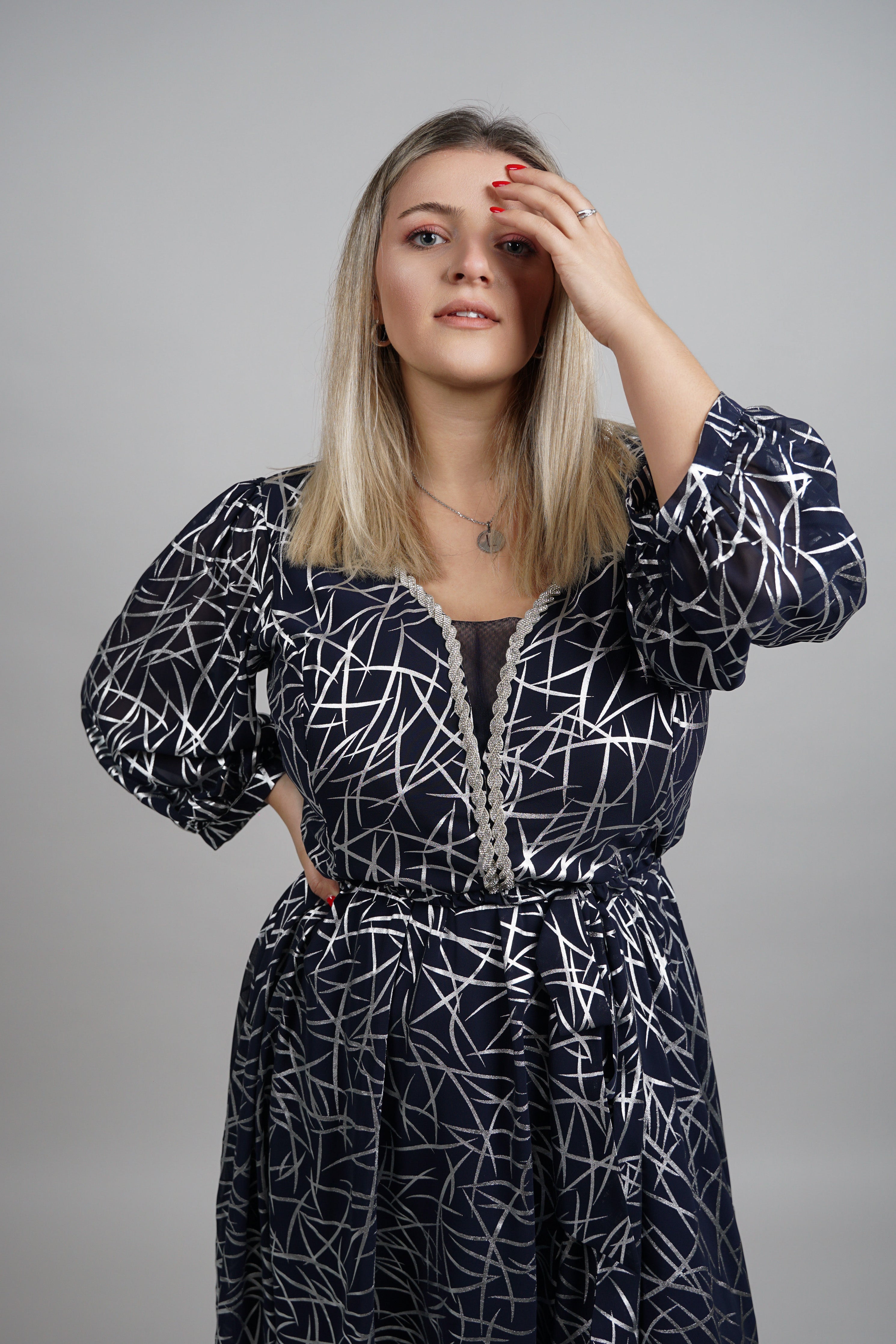 Blue Grace - sofisticirani print i ženstvena silueta