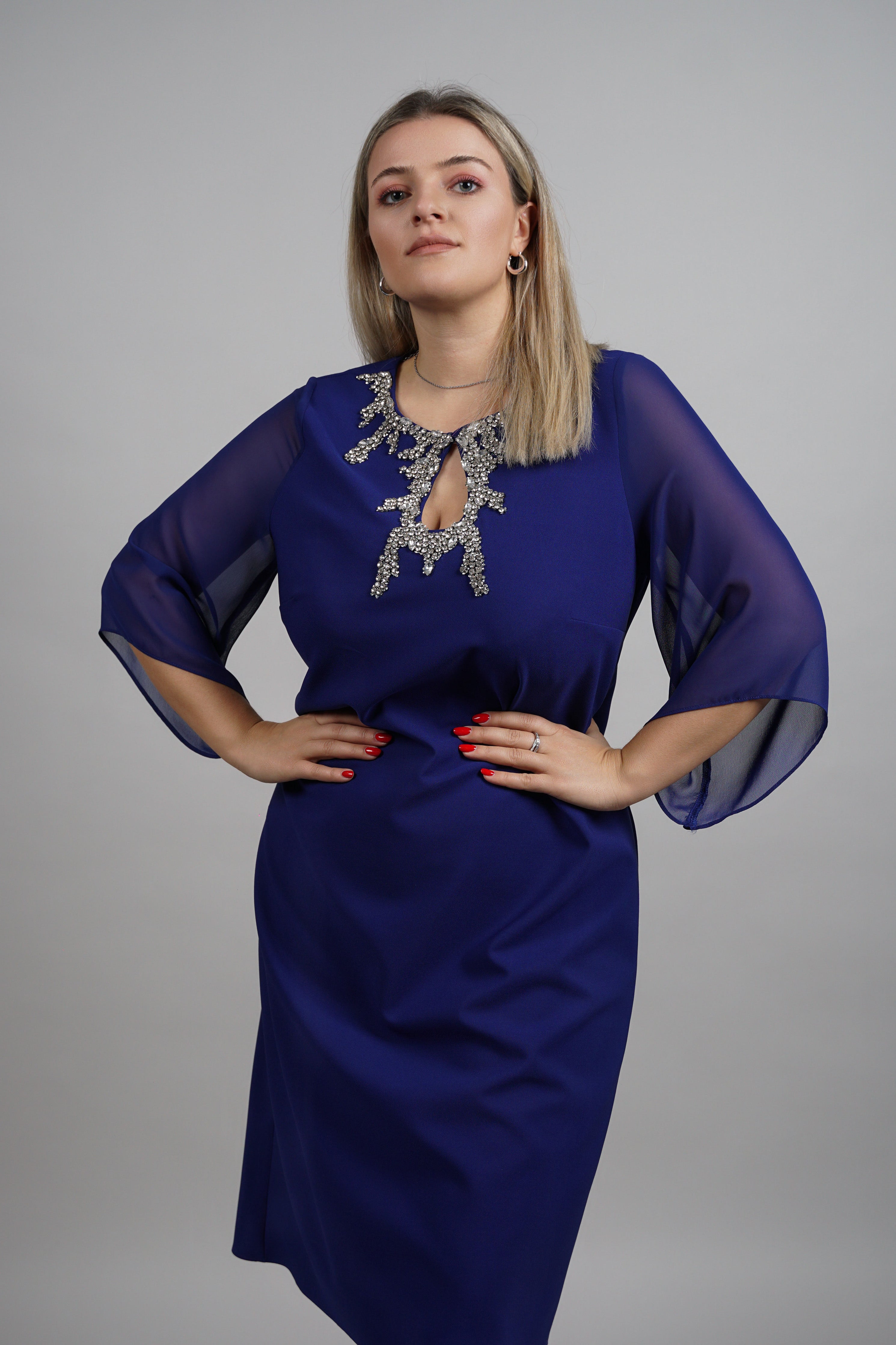 Aurora haljina – kraljevsko plava elegancija s cirkonima