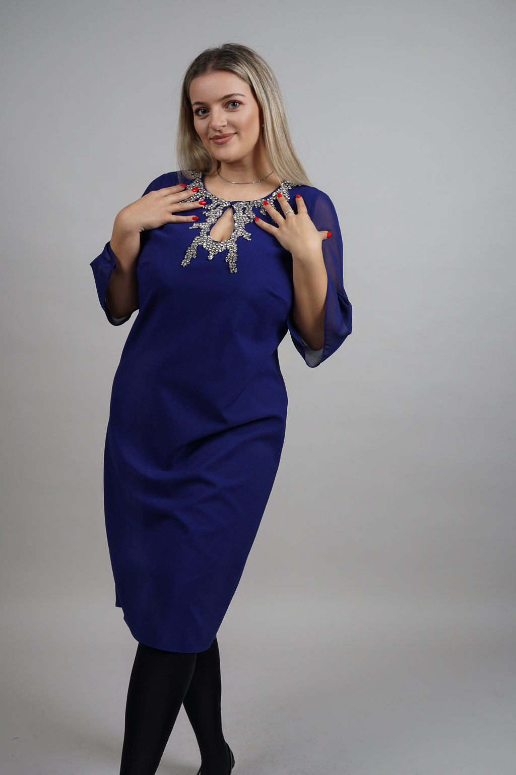 Aurora haljina – kraljevsko plava elegancija s cirkonima