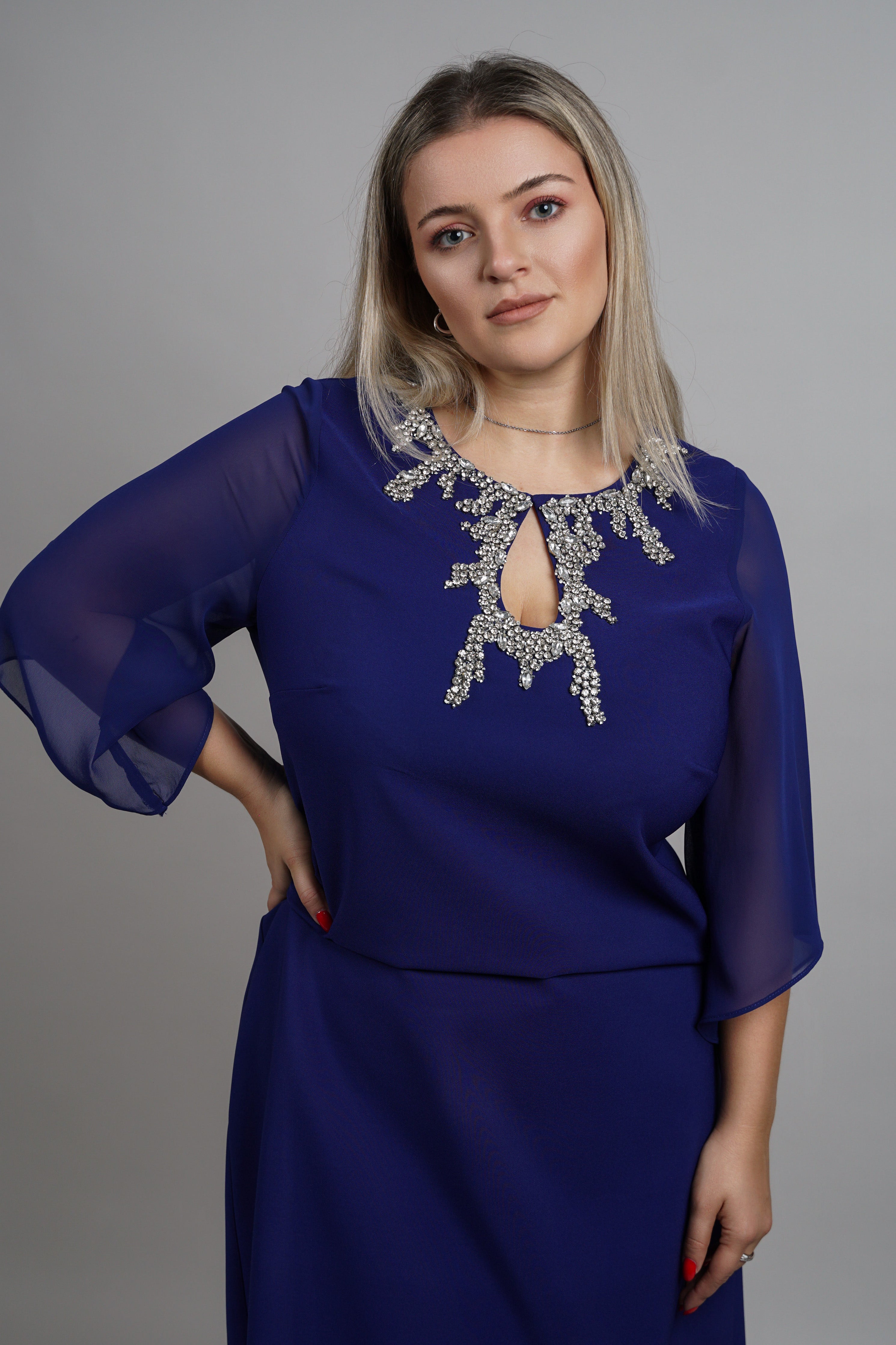 Aurora haljina – kraljevsko plava elegancija s cirkonima