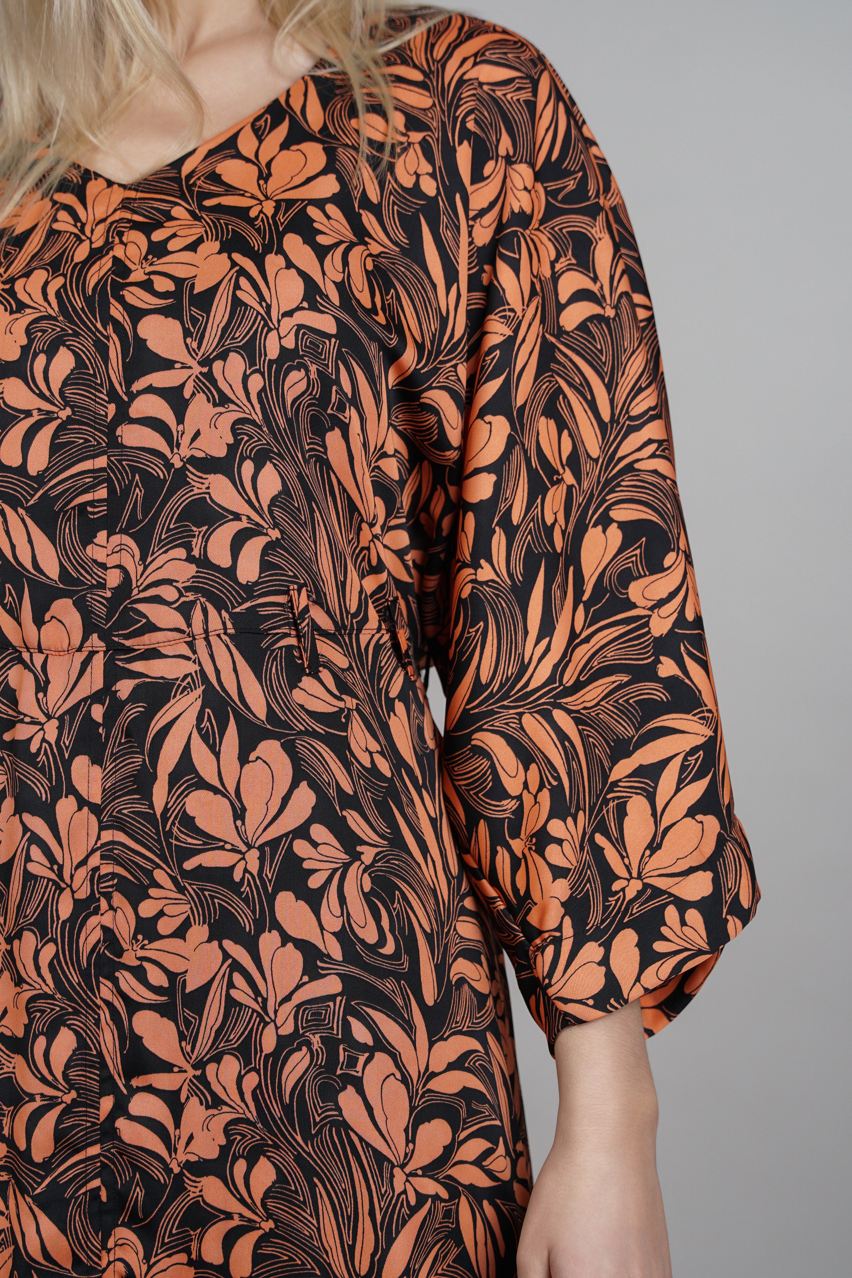 Terra - lepršava haljina u zemljanim tonovima