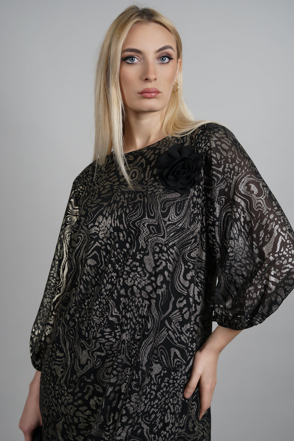 Elara haljina – elegantni print s romantičnim uklonjivim detaljem