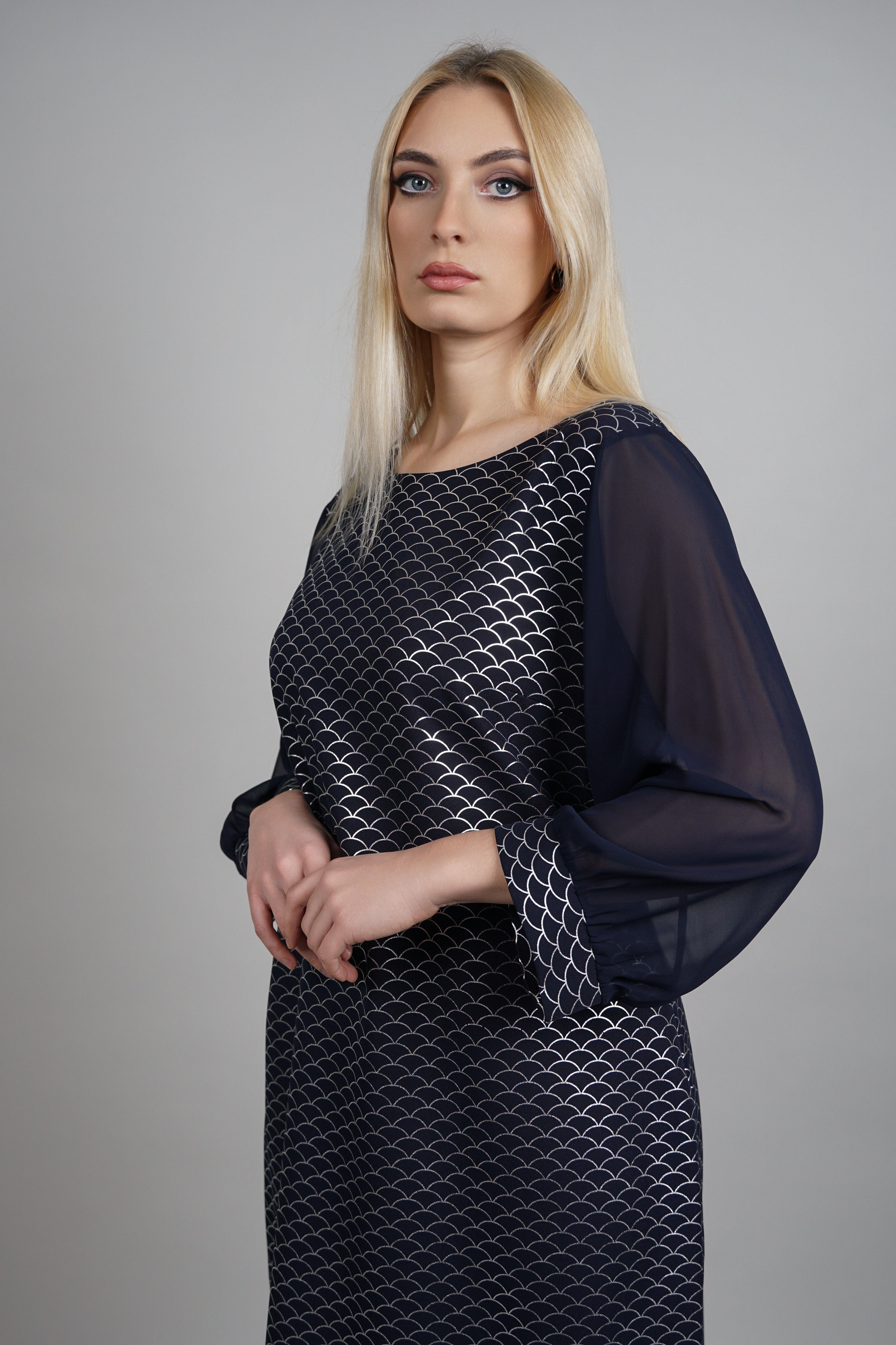 Midnight Scale – elegantna haljina s grafičkim printom