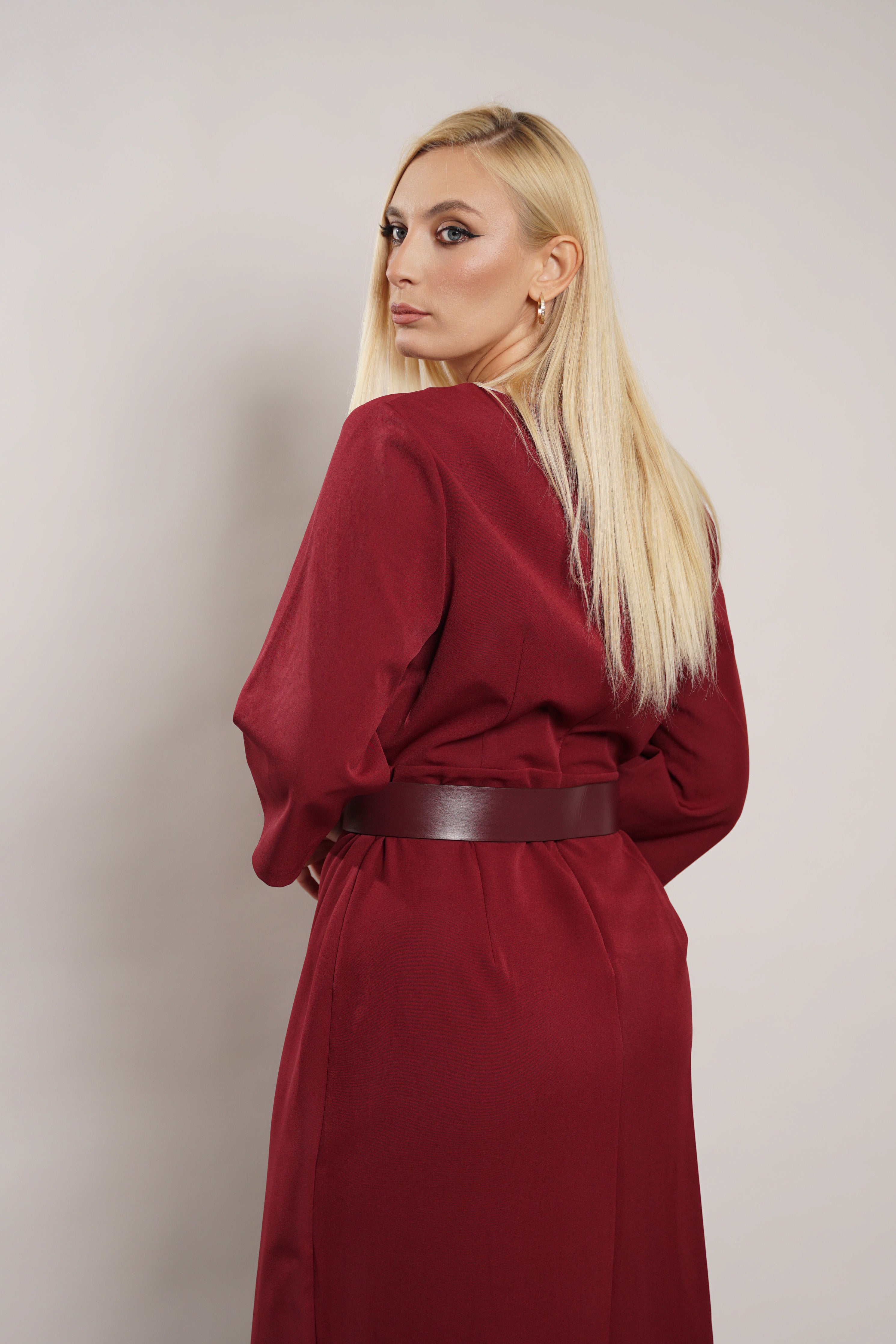 Bordo haljina sa detaljima čipke