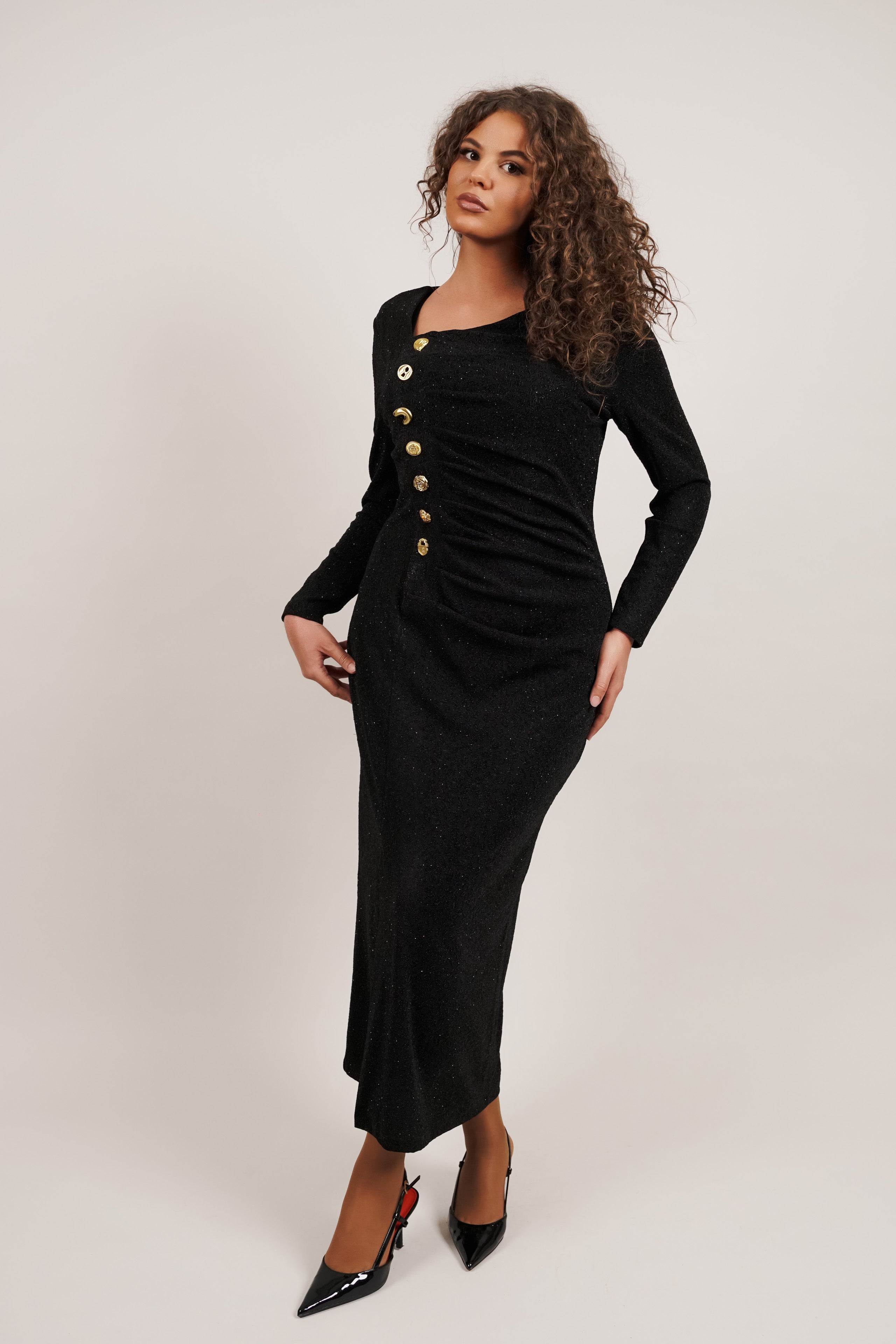 Madison - crna haljina sa zlatnim detaljima