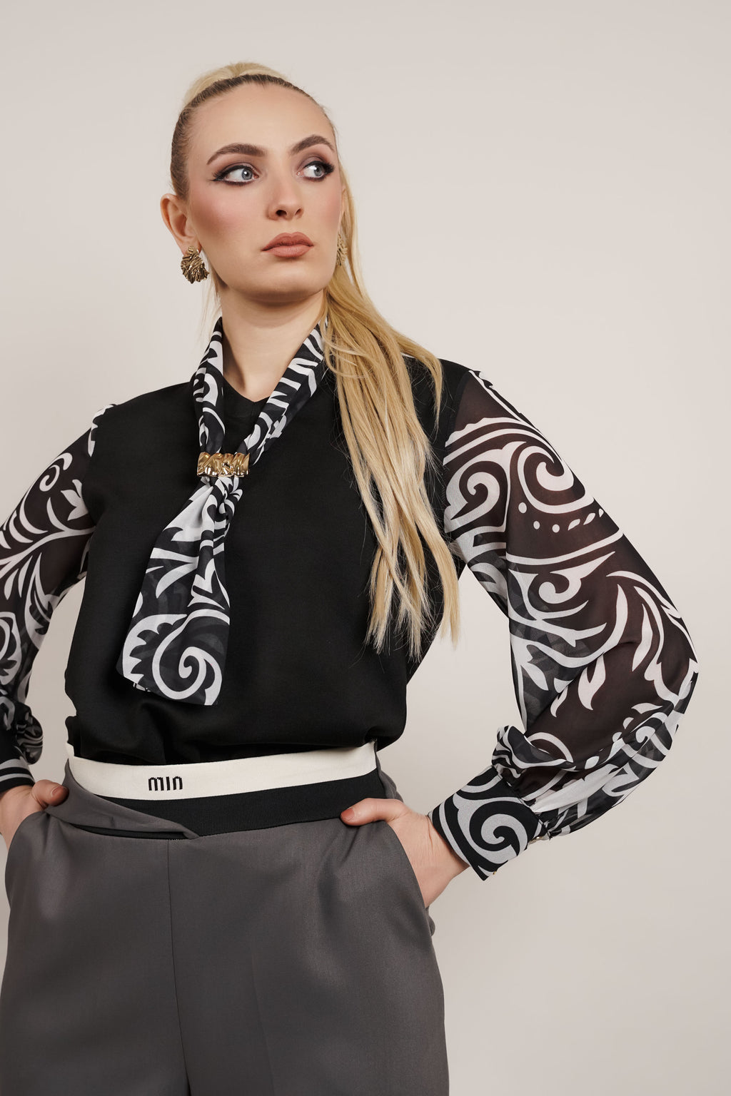 Noelle bluza s maramom - siva