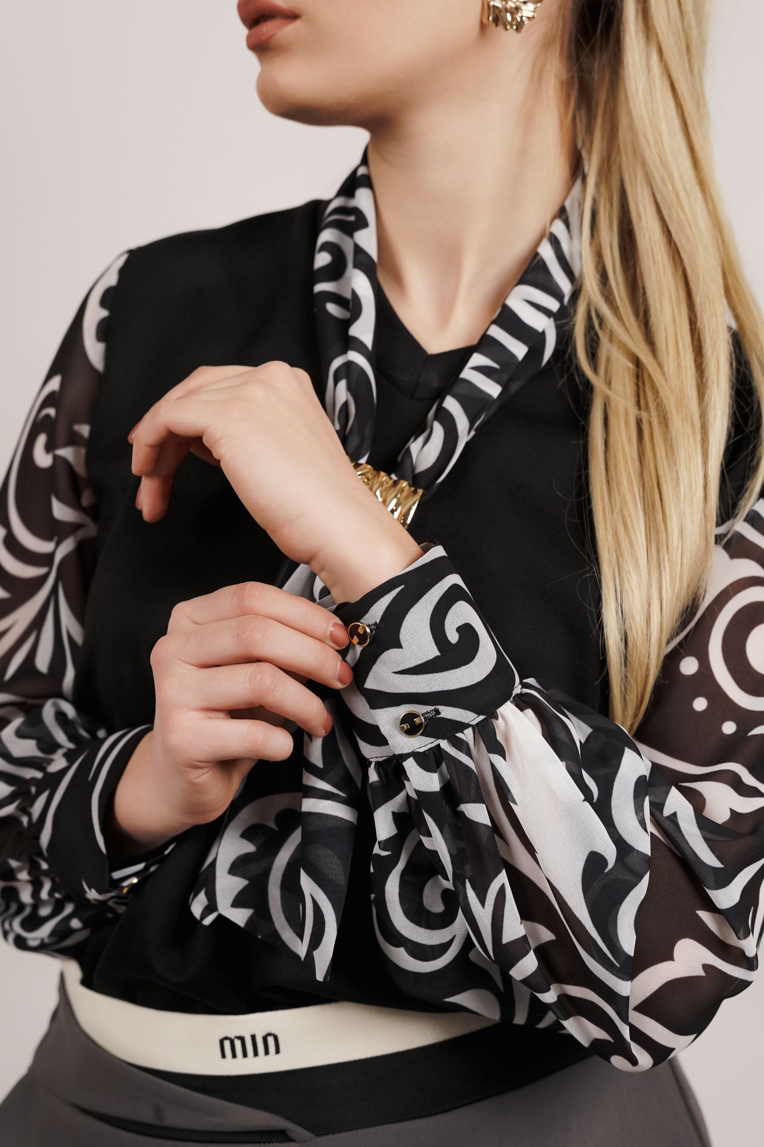 Noelle bluza s maramom - siva